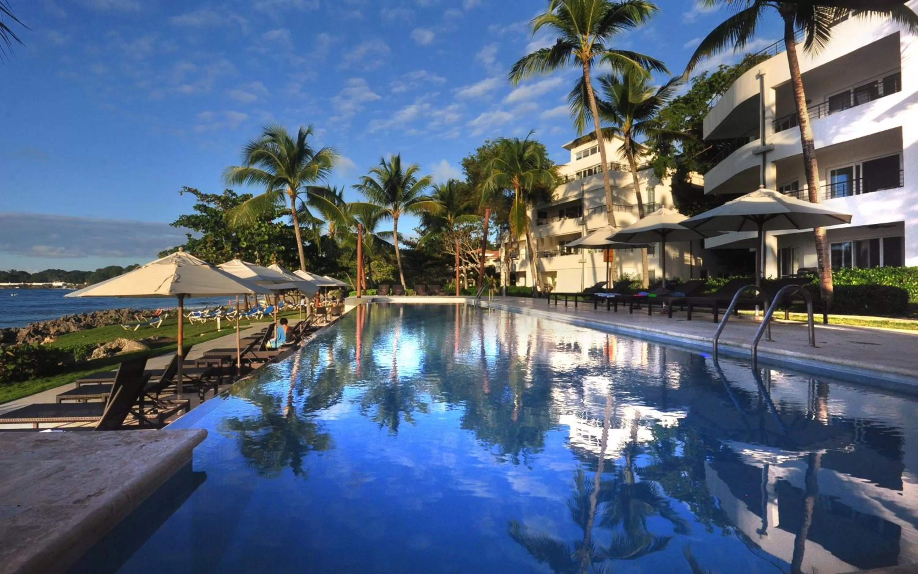 Facade/entrance in Instyle Residences at Infiniti Blu