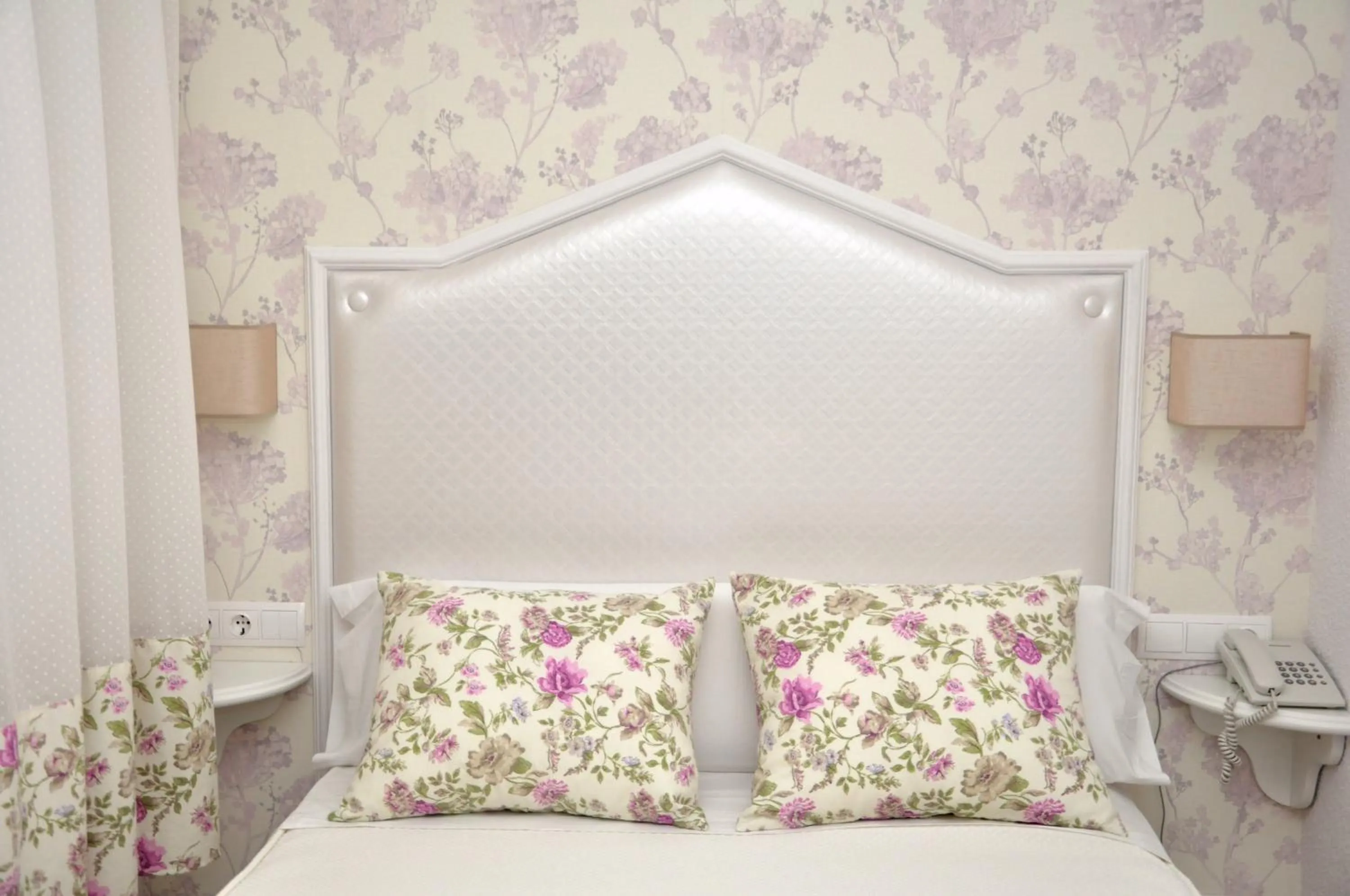 Bedroom, Bed in Hotel Selu