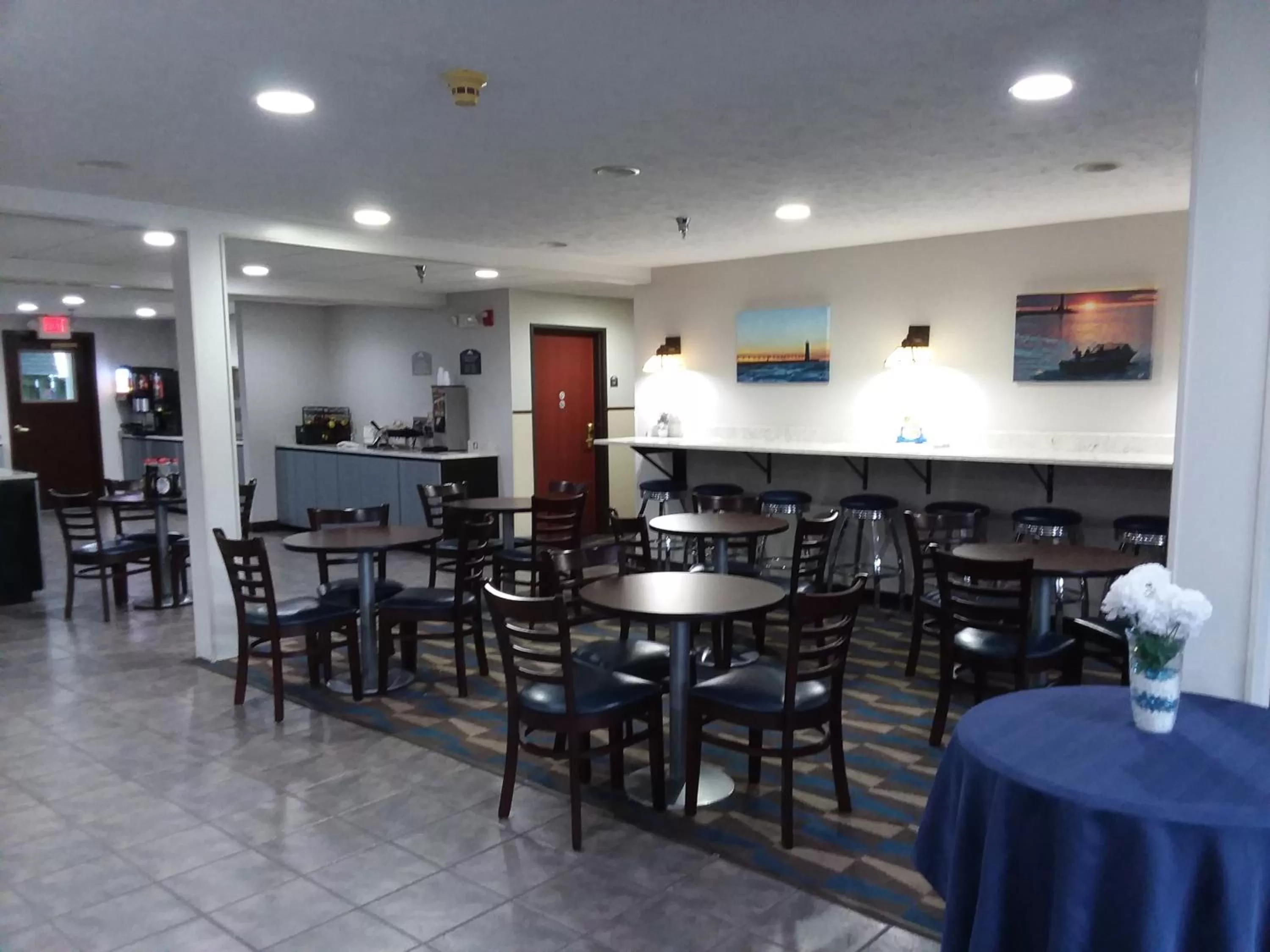 Seating area in Microtel Inn and Suites Manistee