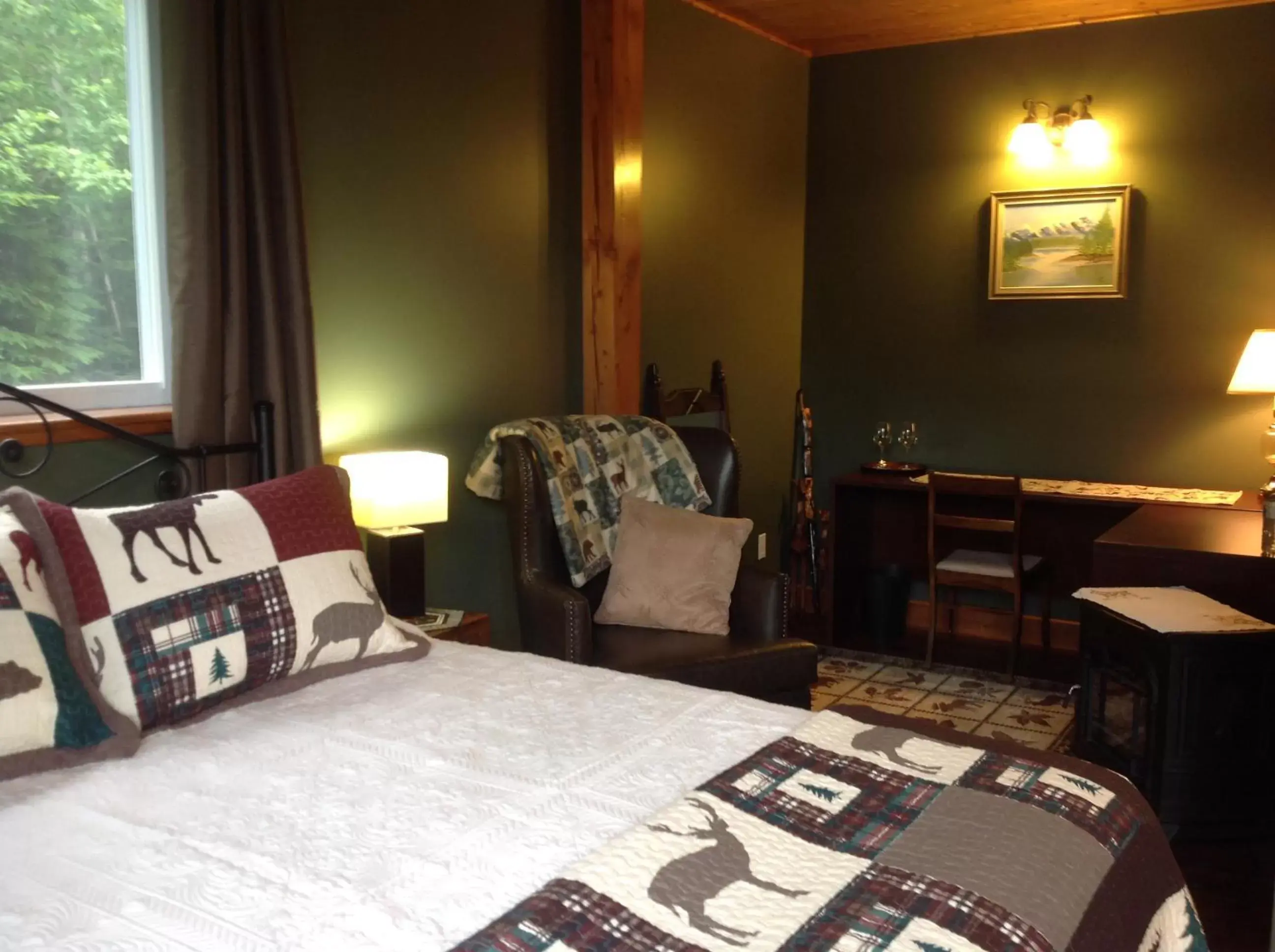 Queen Room with Garden View - single occupancy in Strong Timbers BnB Queen Room with Garden View - single occupancy in Strong Timbers BnB