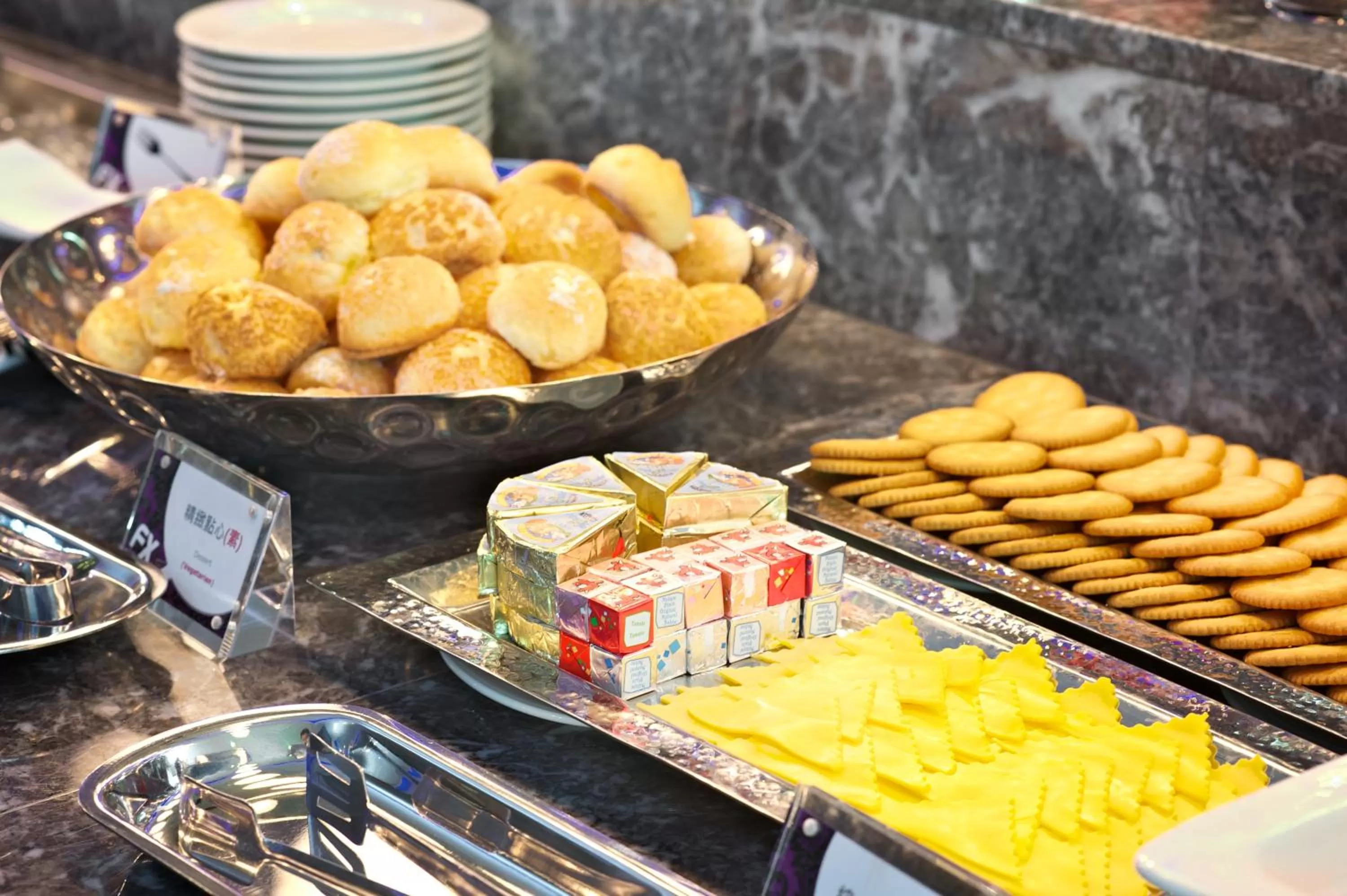 Buffet breakfast in FX Hotel Tainan