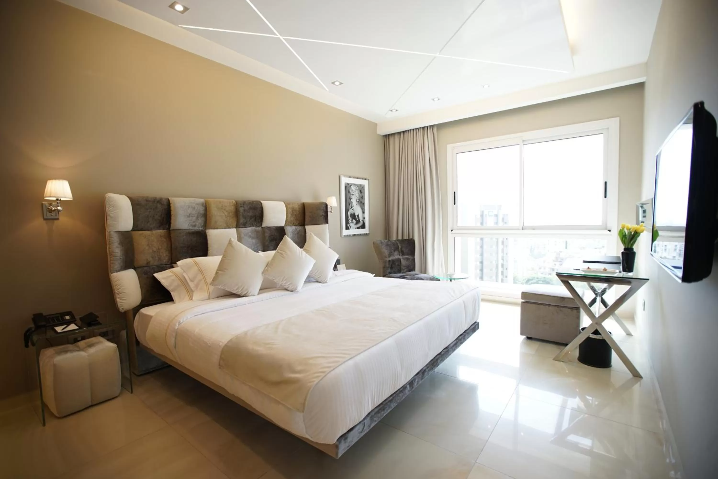City view, Bed in Royal Tulip Achrafieh