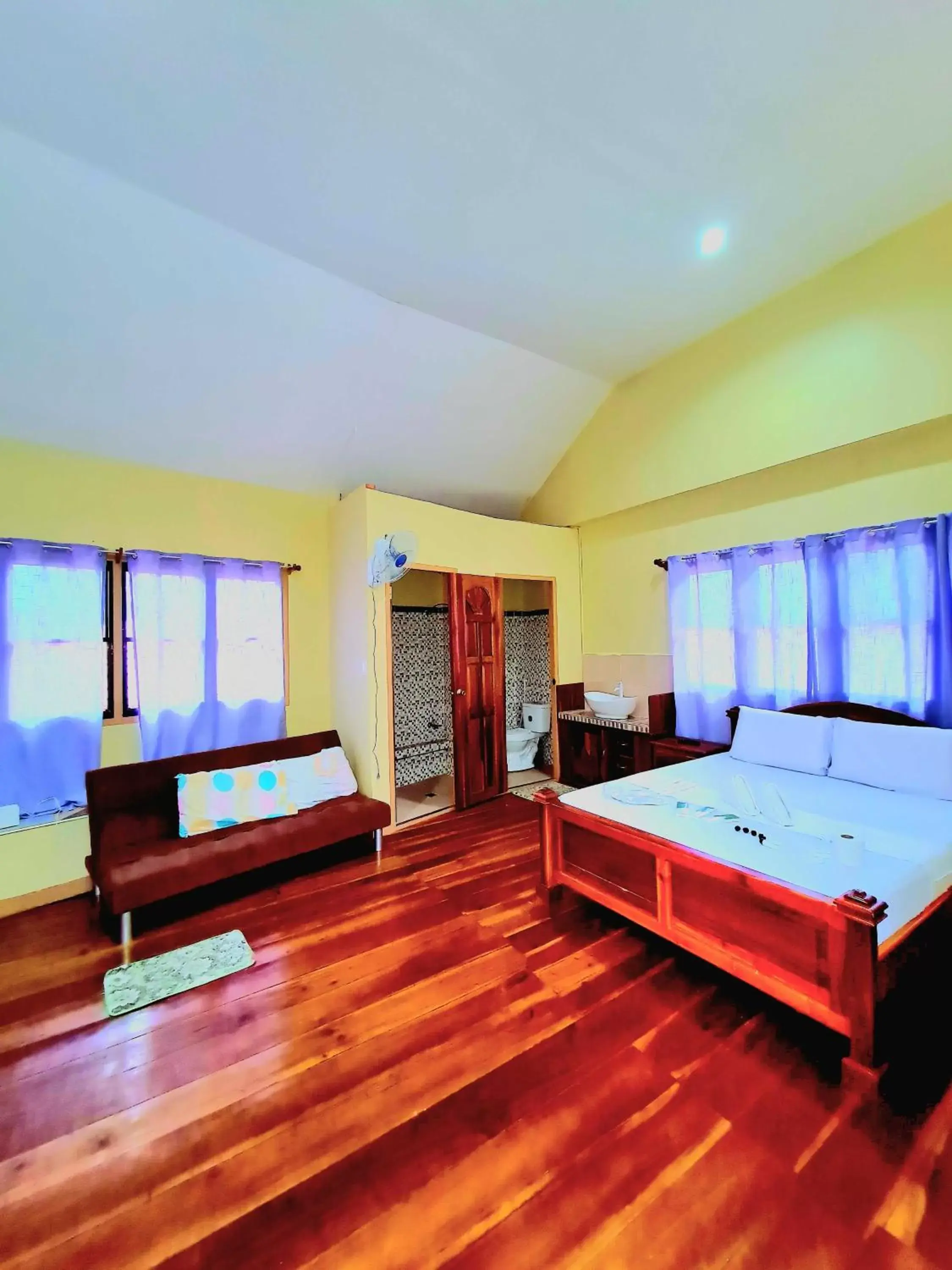 Family Room with Balcony in La-Familia Guest House Family Room with Balcony in La-Familia Guest House