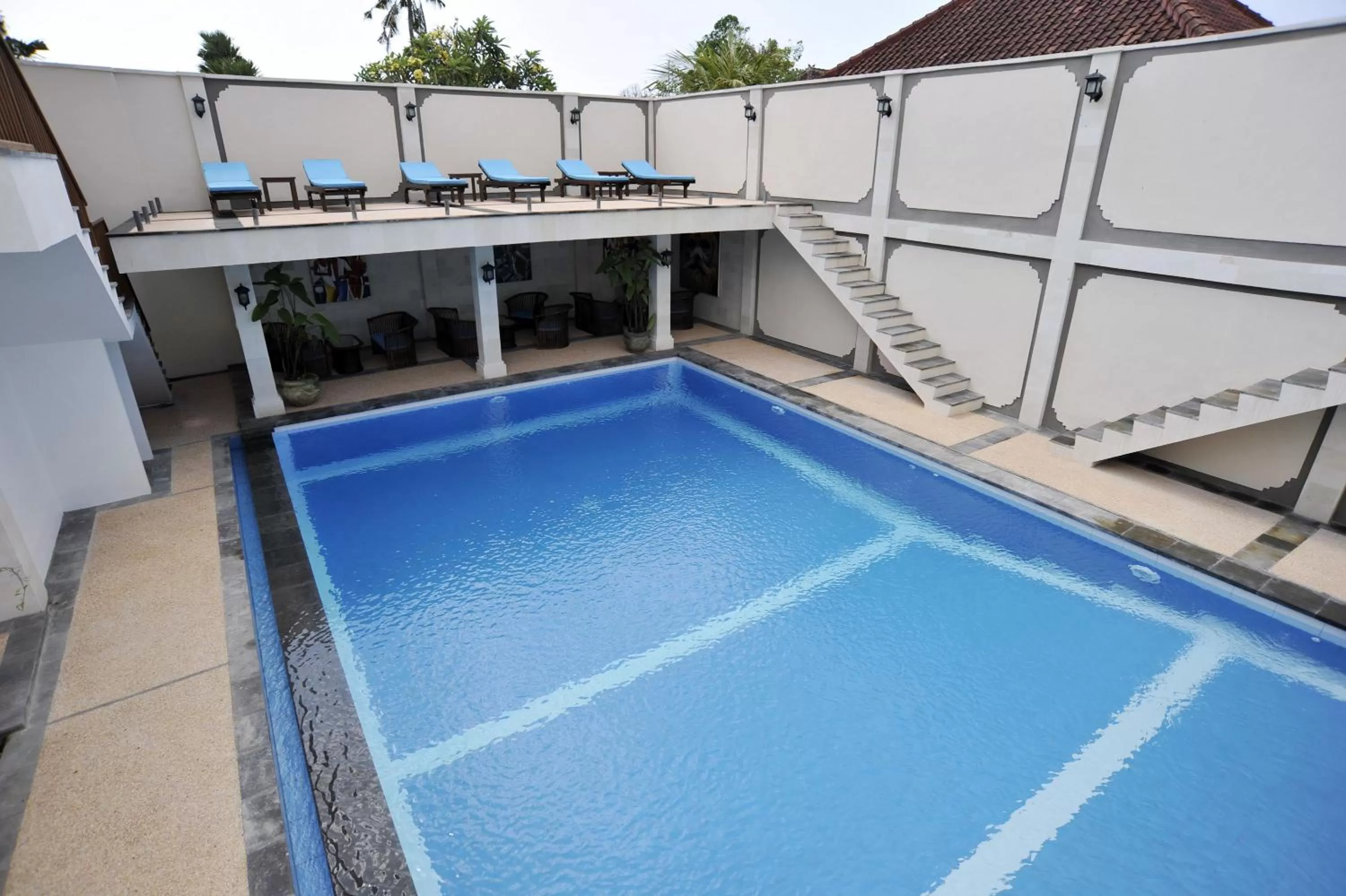 Swimming pool in Aquarius Beach Hotel