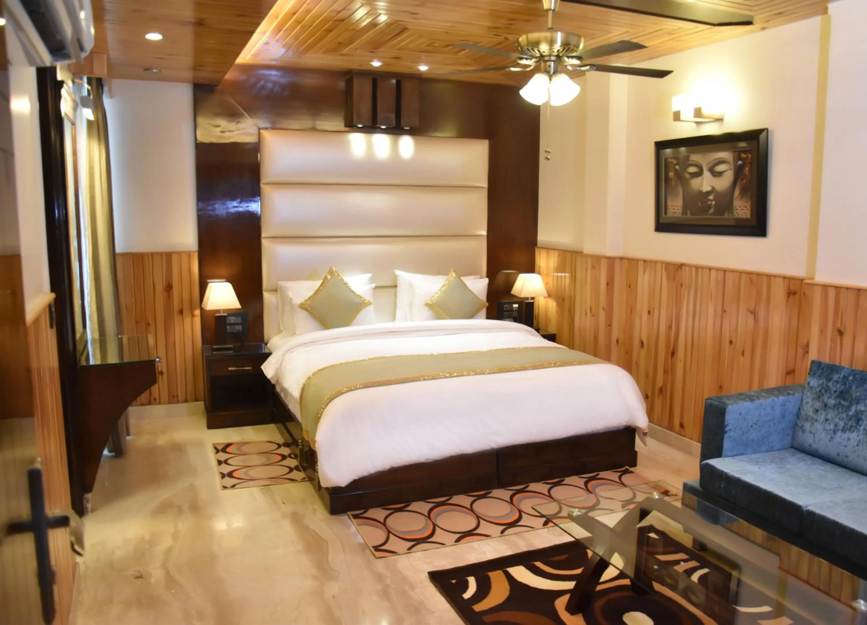 Deluxe Double Room with Terrace in Wood Castle Grand