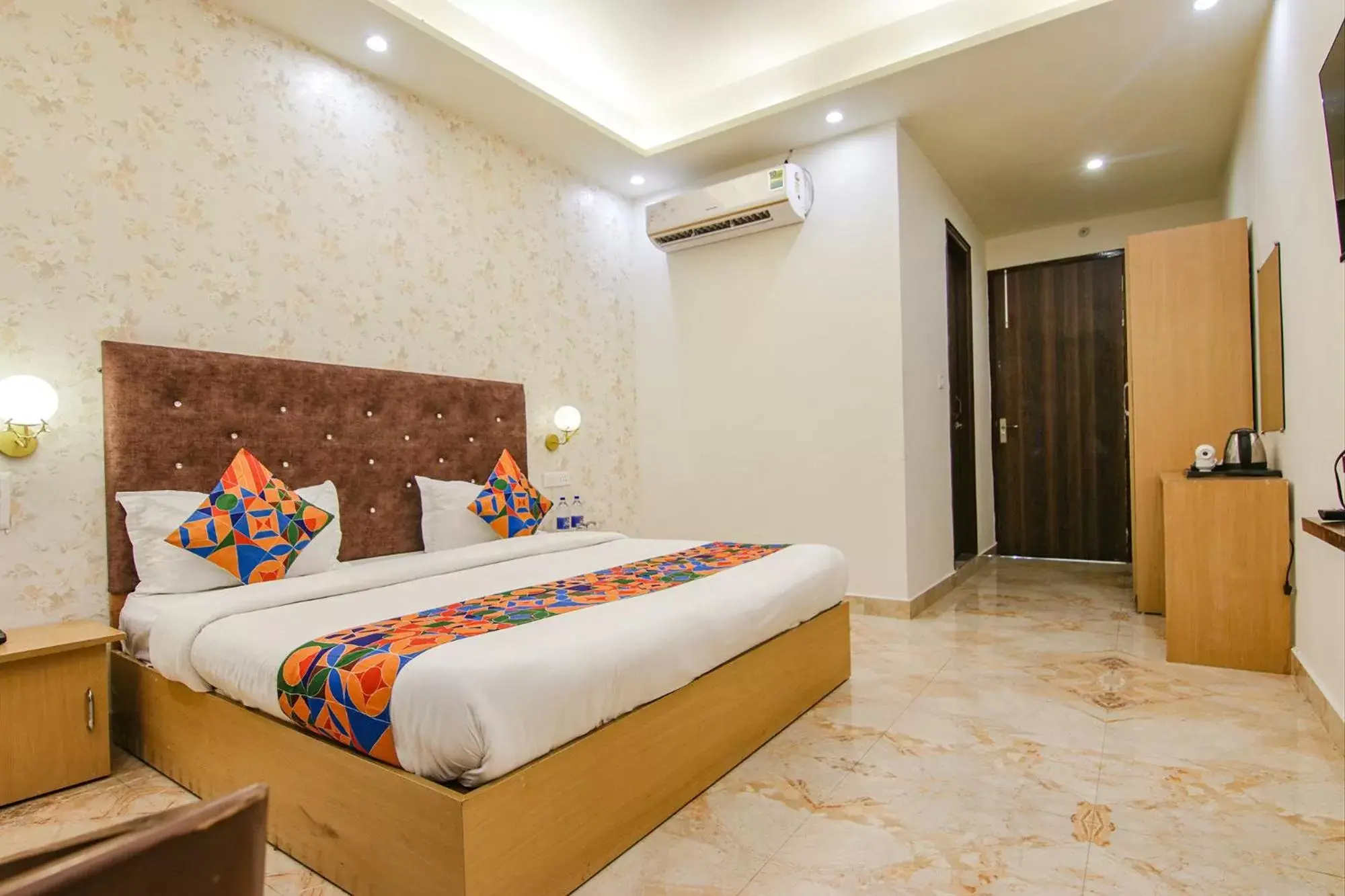 Deluxe Room - single occupancy in FabHotel Crown Star Deluxe Room - single occupancy in FabHotel Crown Star