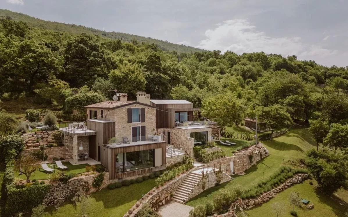 Property building, Bird's-eye View in FAVAI HILLS your secret hideaway