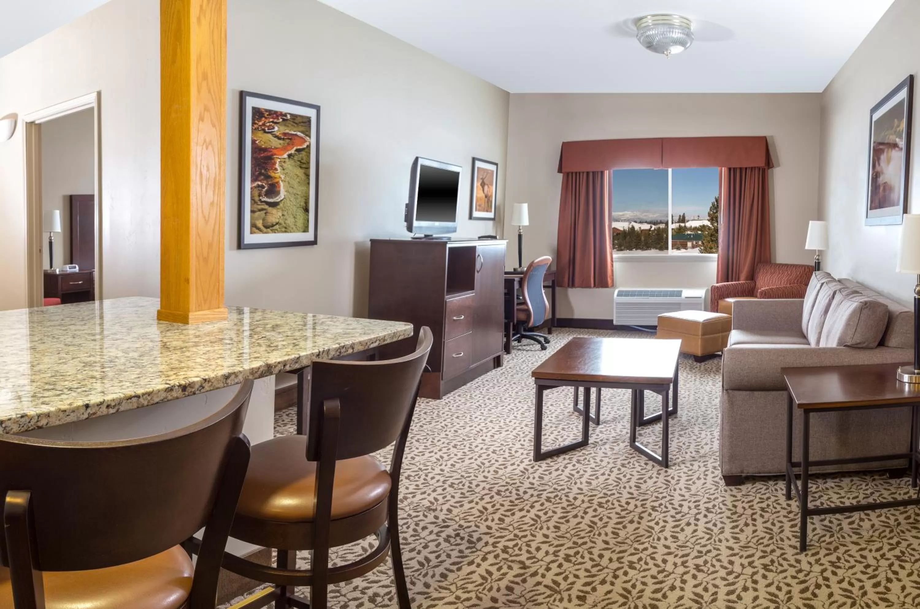 Living room in Gray Wolf Inn & Suites