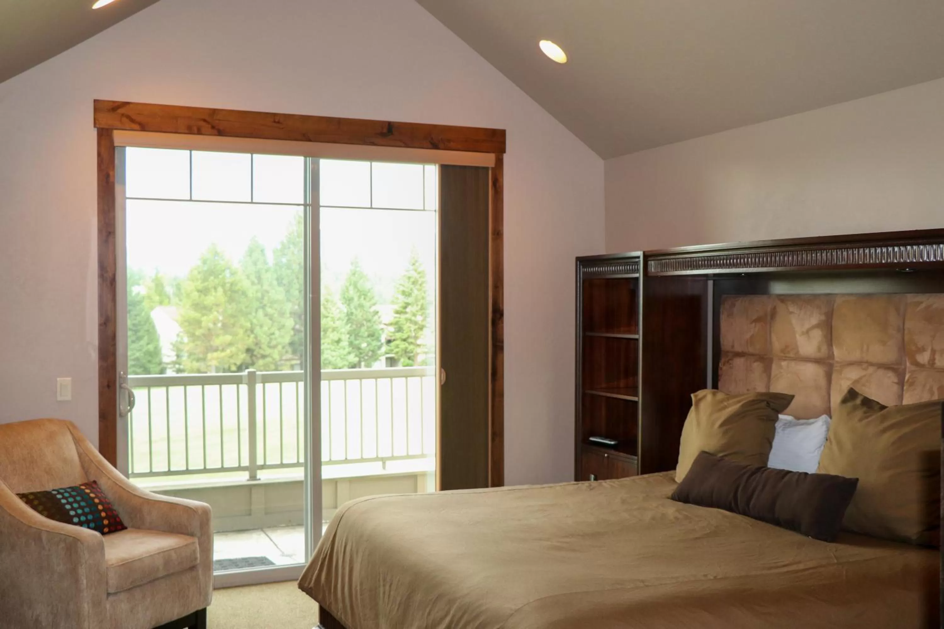 Photo of the whole room, Bed in Meadow Lake Resort & Condos