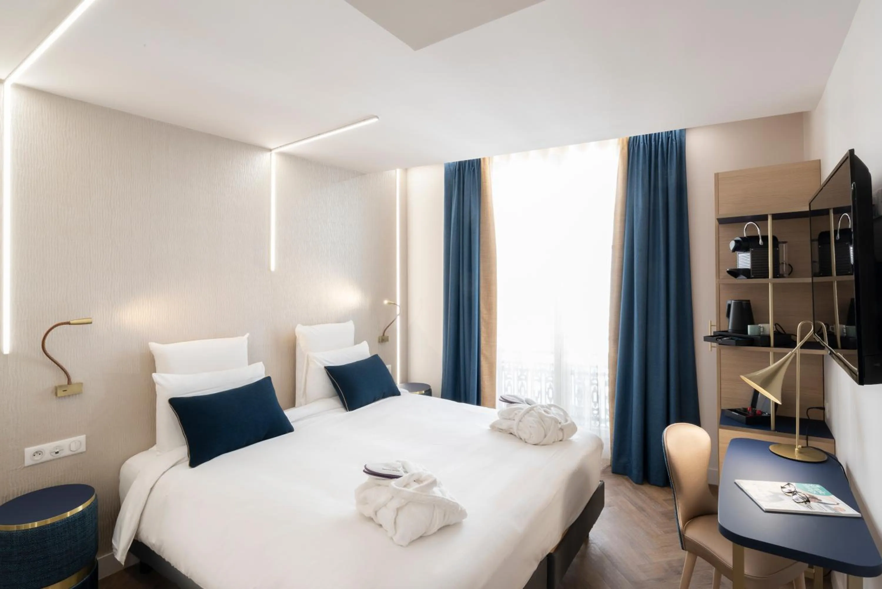 Bedroom, Bed in Mercure Paris Opera Lafayette