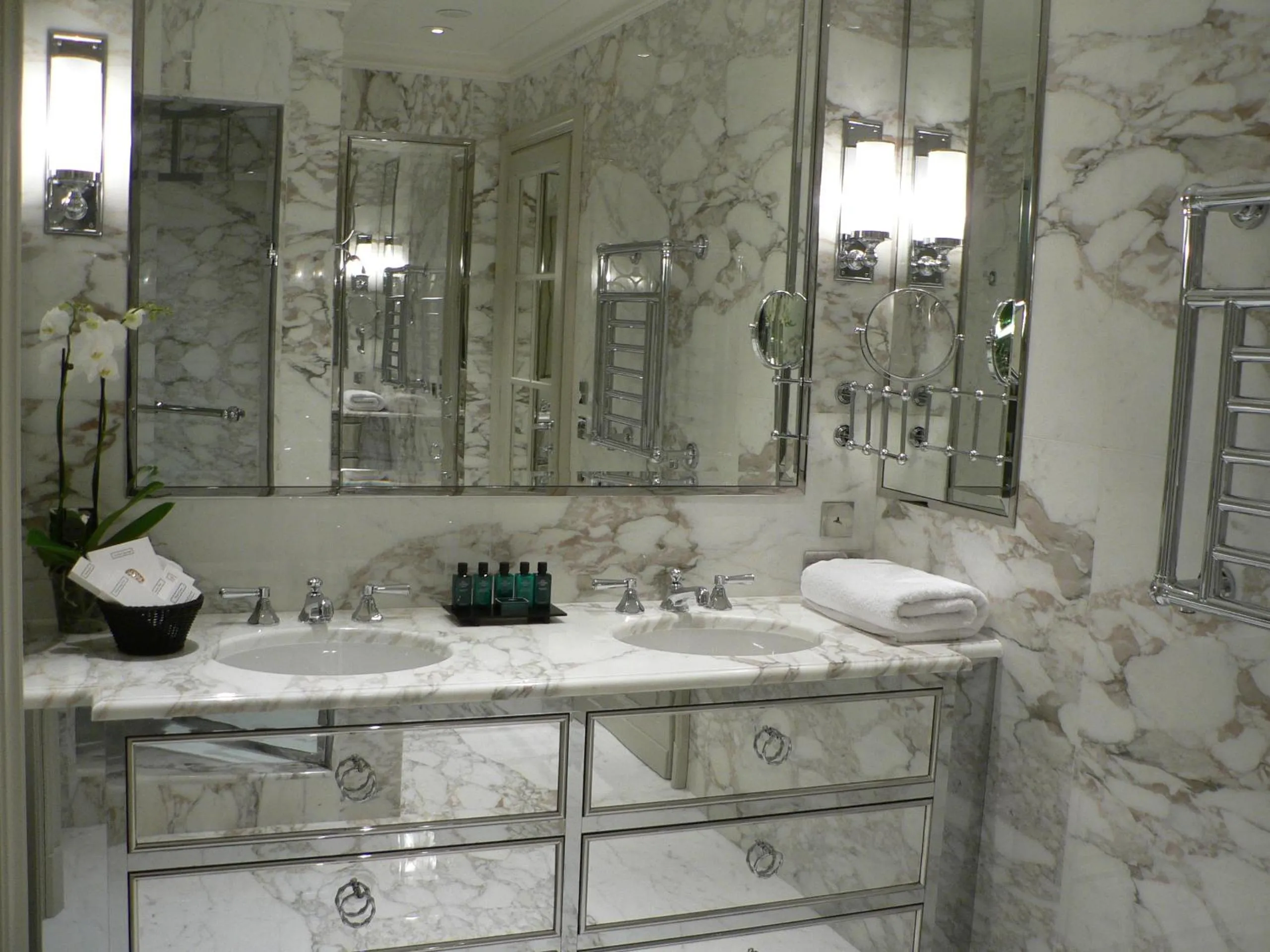 Bathroom in MARQUIS Faubourg Saint-Honoré - Small Luxury hotels of the World