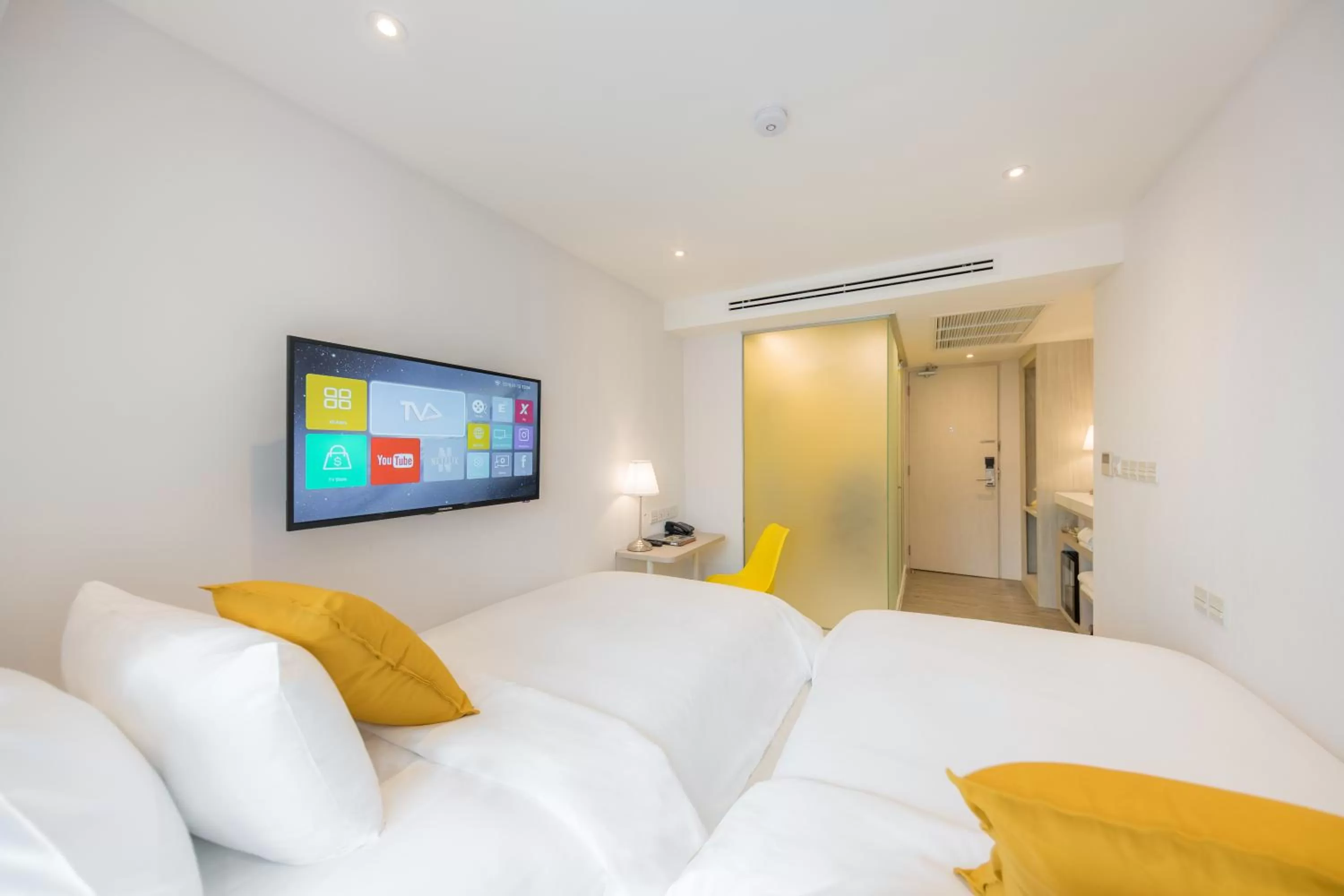 Bed in Yello Rooms Hotel Victory Monument