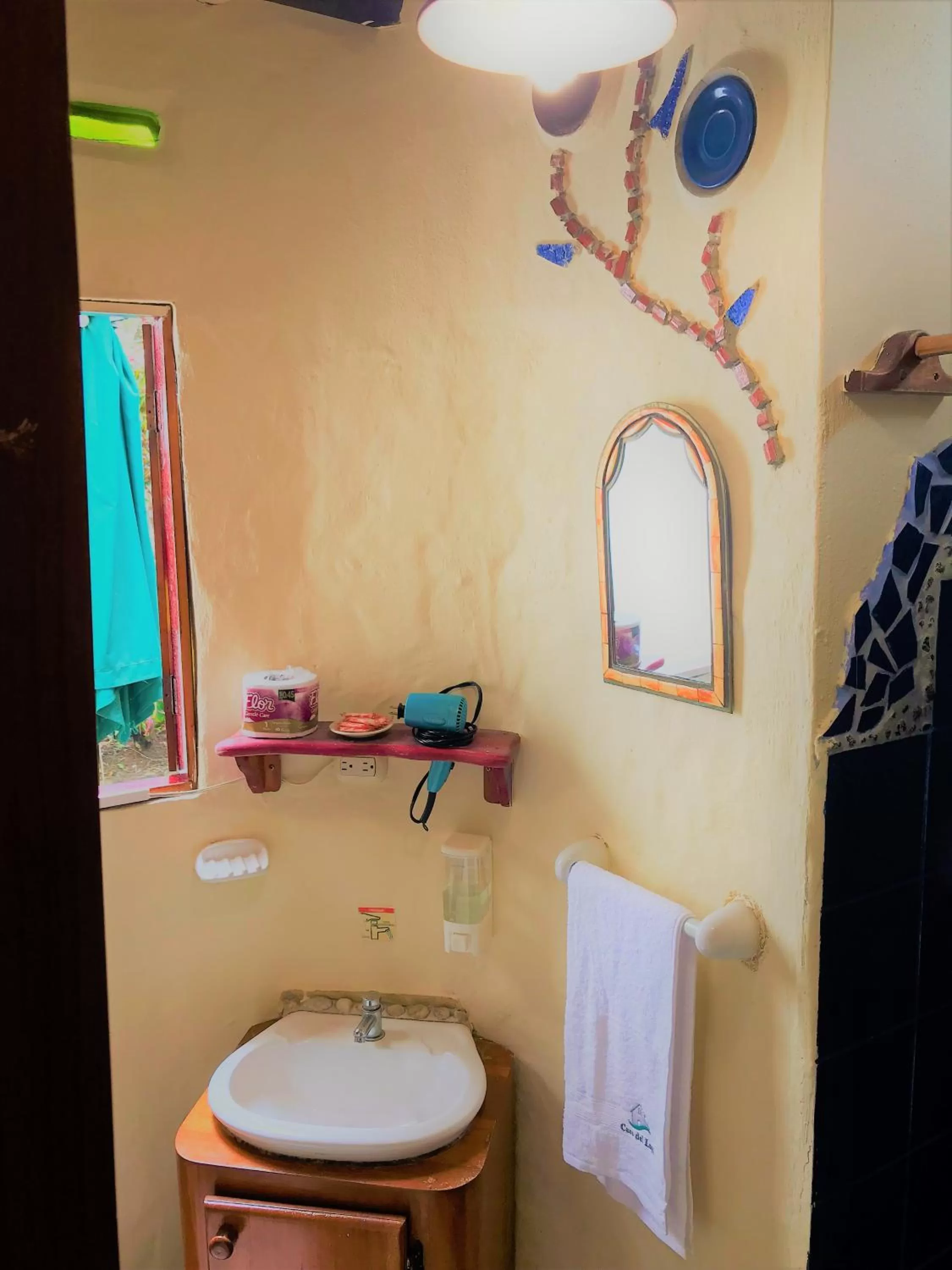 Bathroom in Casa del Lago Lodging House