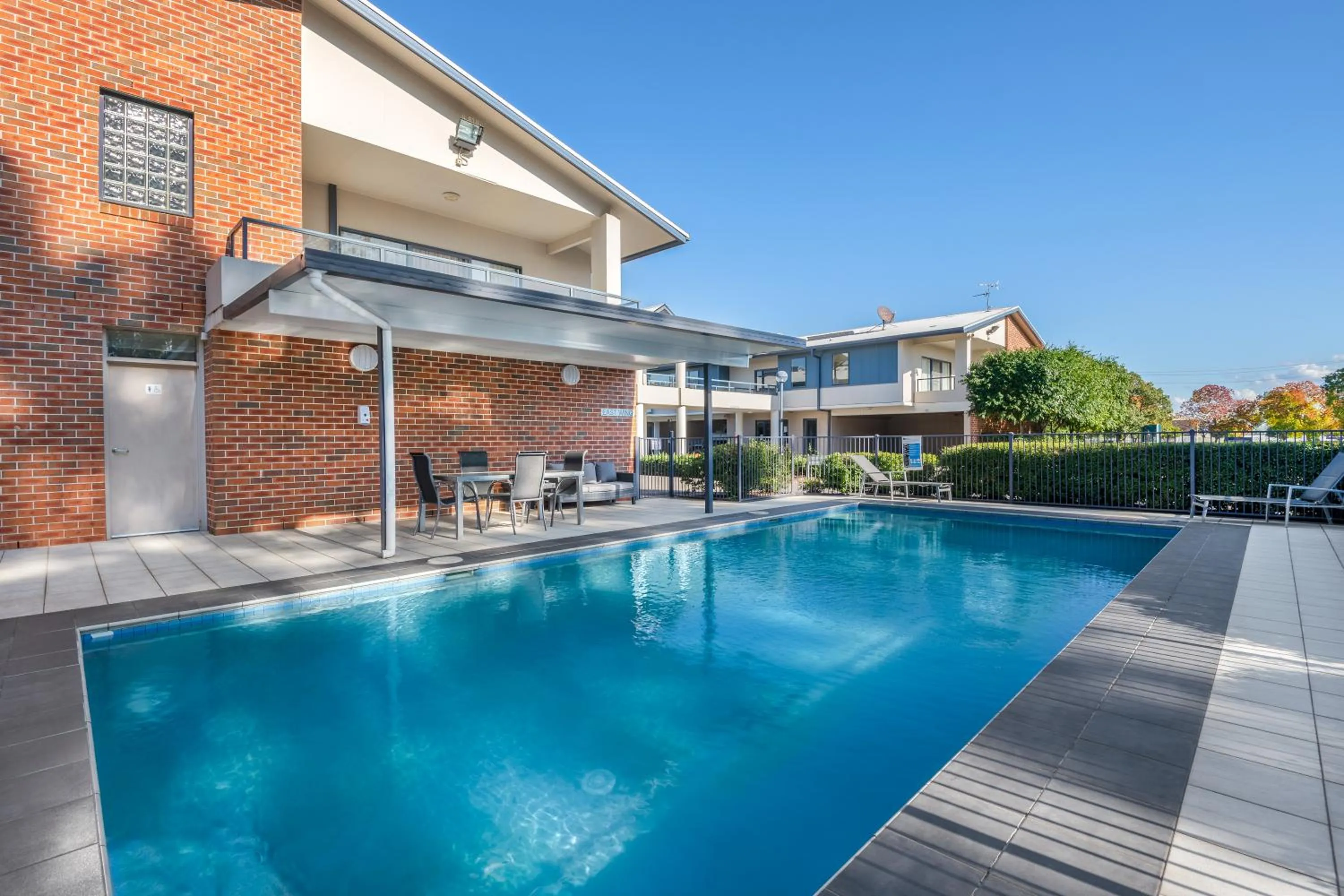 Property building in Hawkesbury Race Club Motel