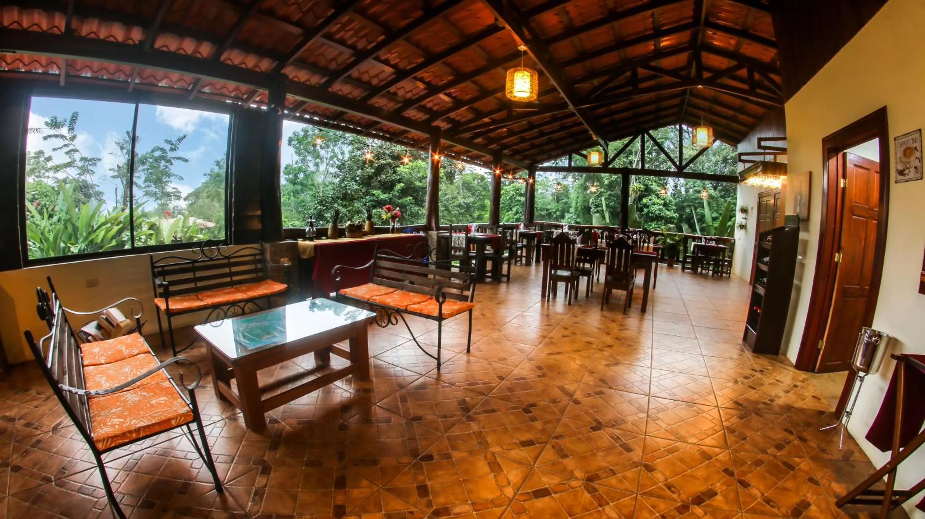 Restaurant/places to eat in Hotel Rancho Cerro Azul