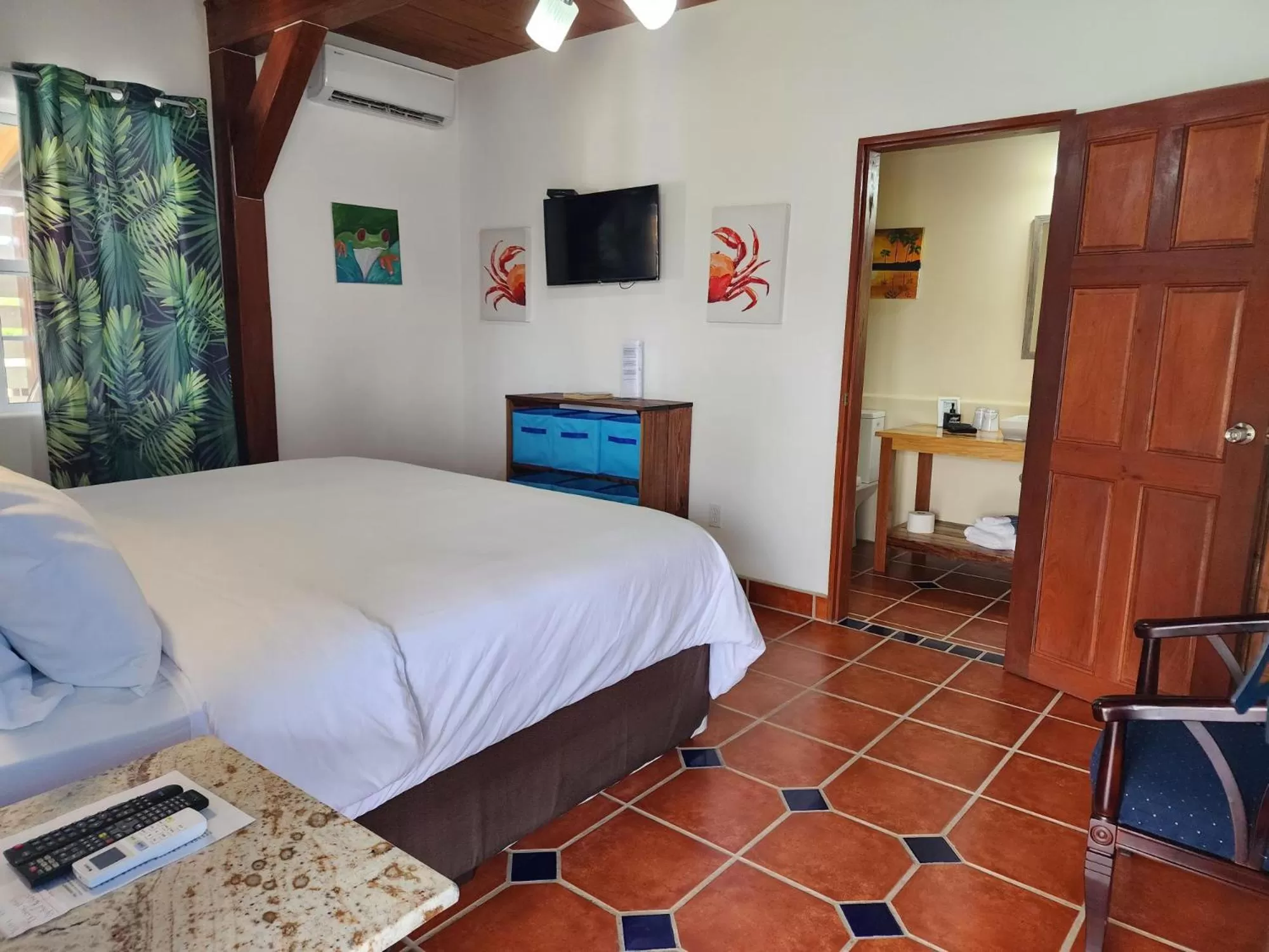 Swimming pool, Bed in The BNB on Triggerfish Close to the airport