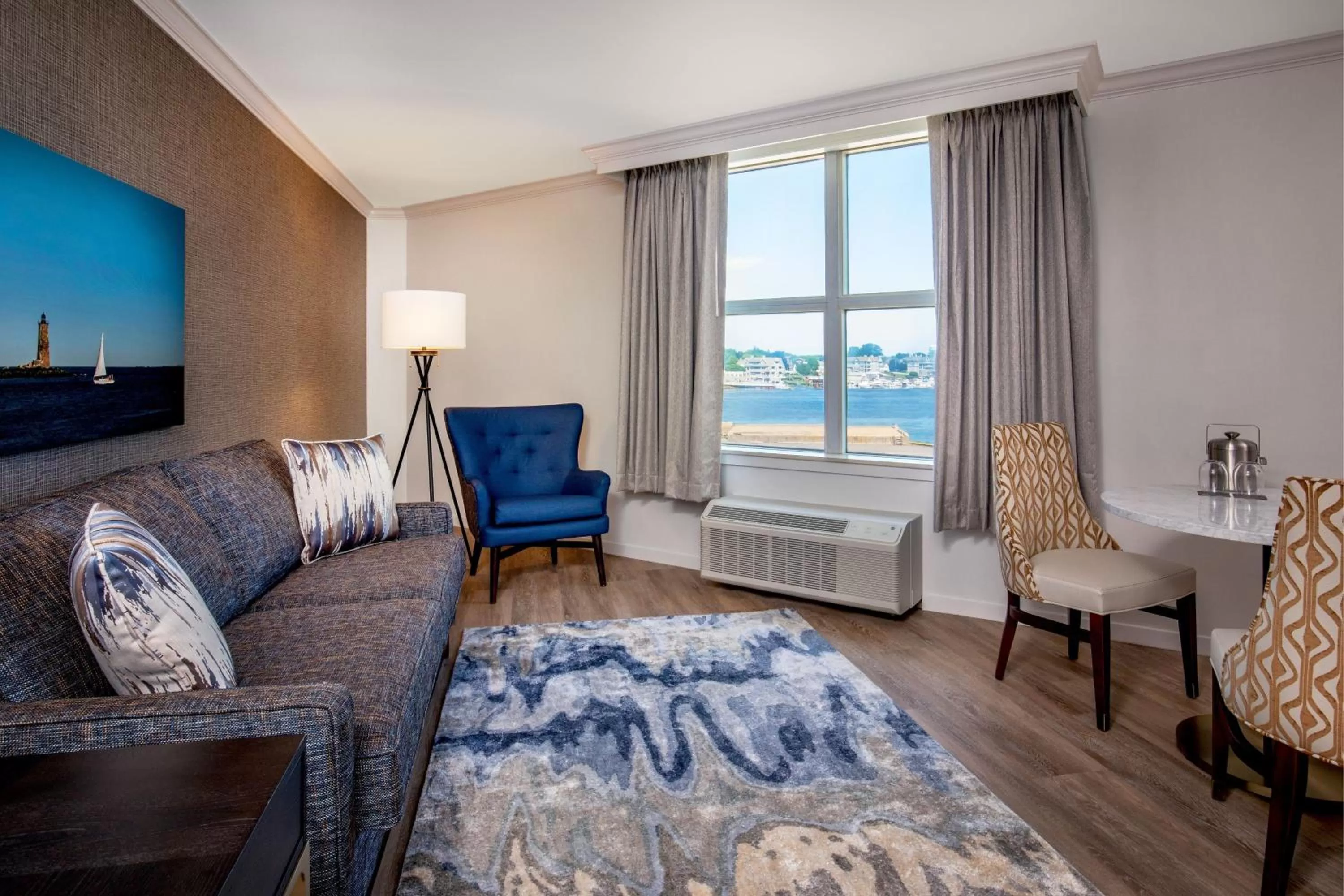 Photo of the whole room, Bed in Sheraton Portsmouth Harborside Hotel