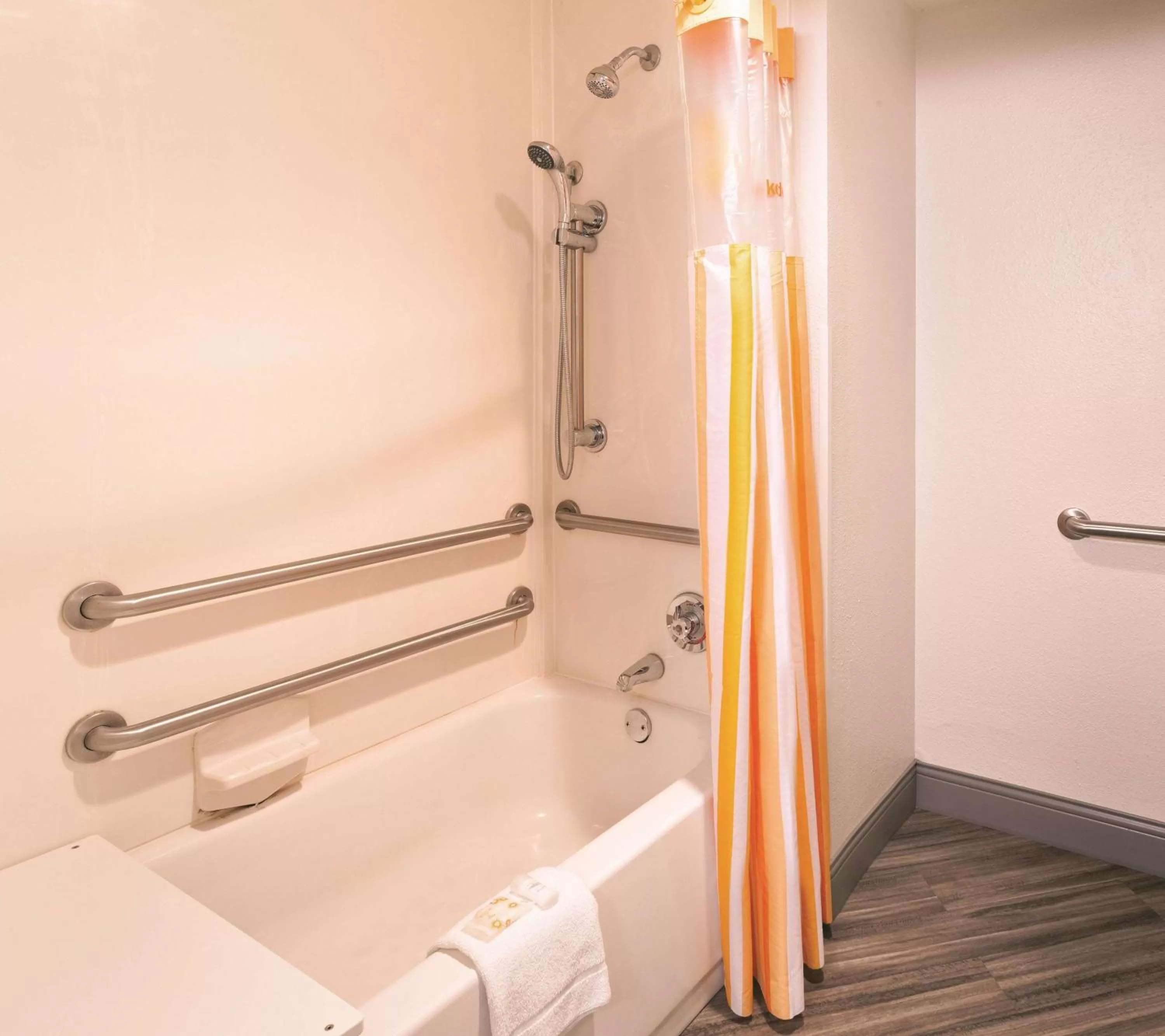 Photo of the whole room in La Quinta by Wyndham Miami Airport East