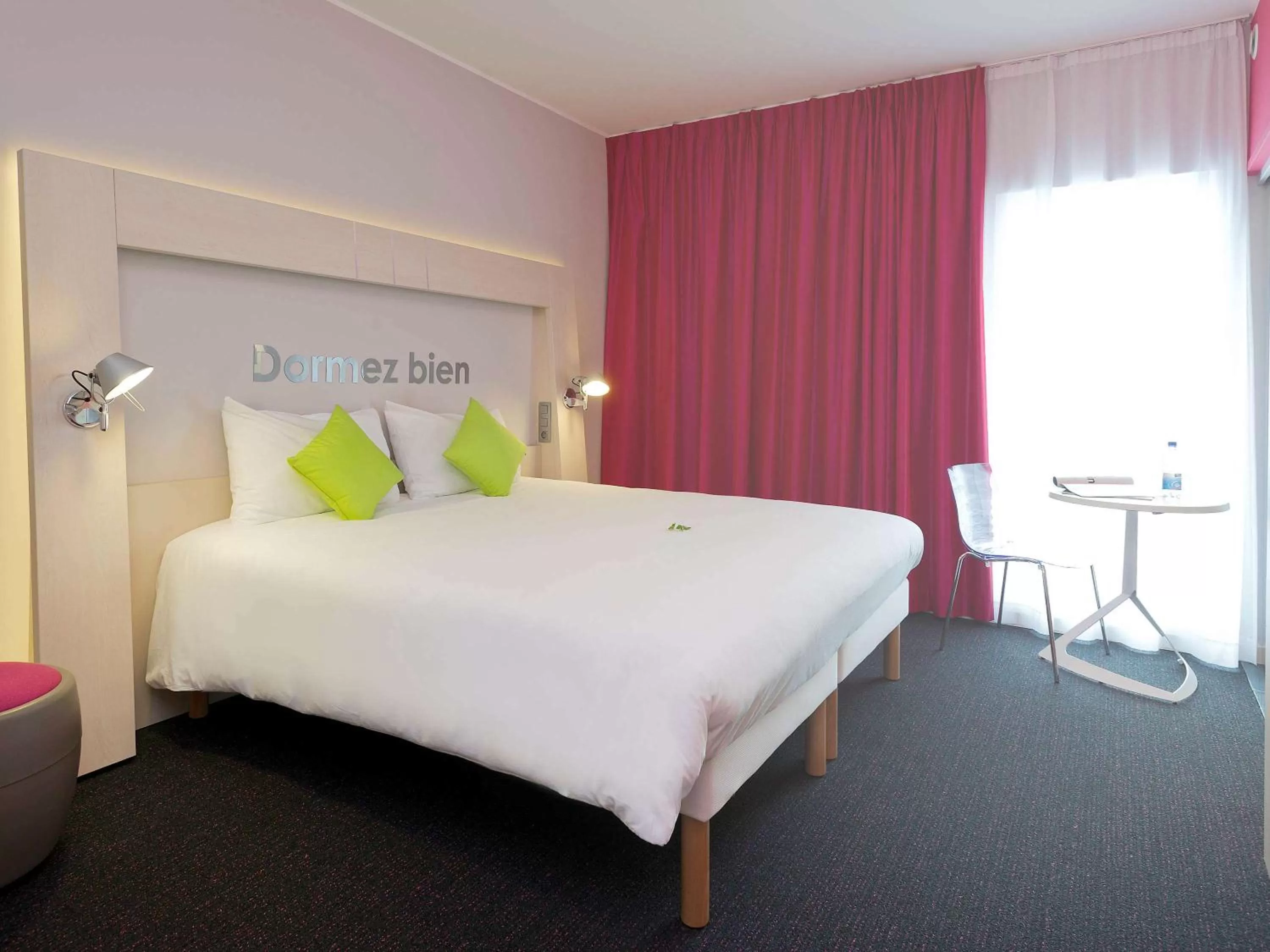 Photo of the whole room, Bed in Ibis Styles Nivelles