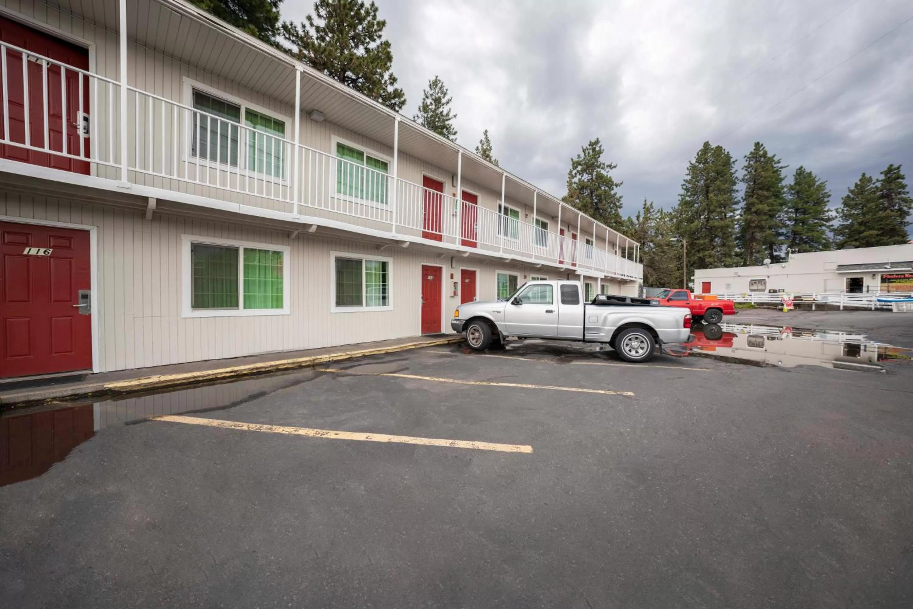 Parking in Budget Inn Bend
