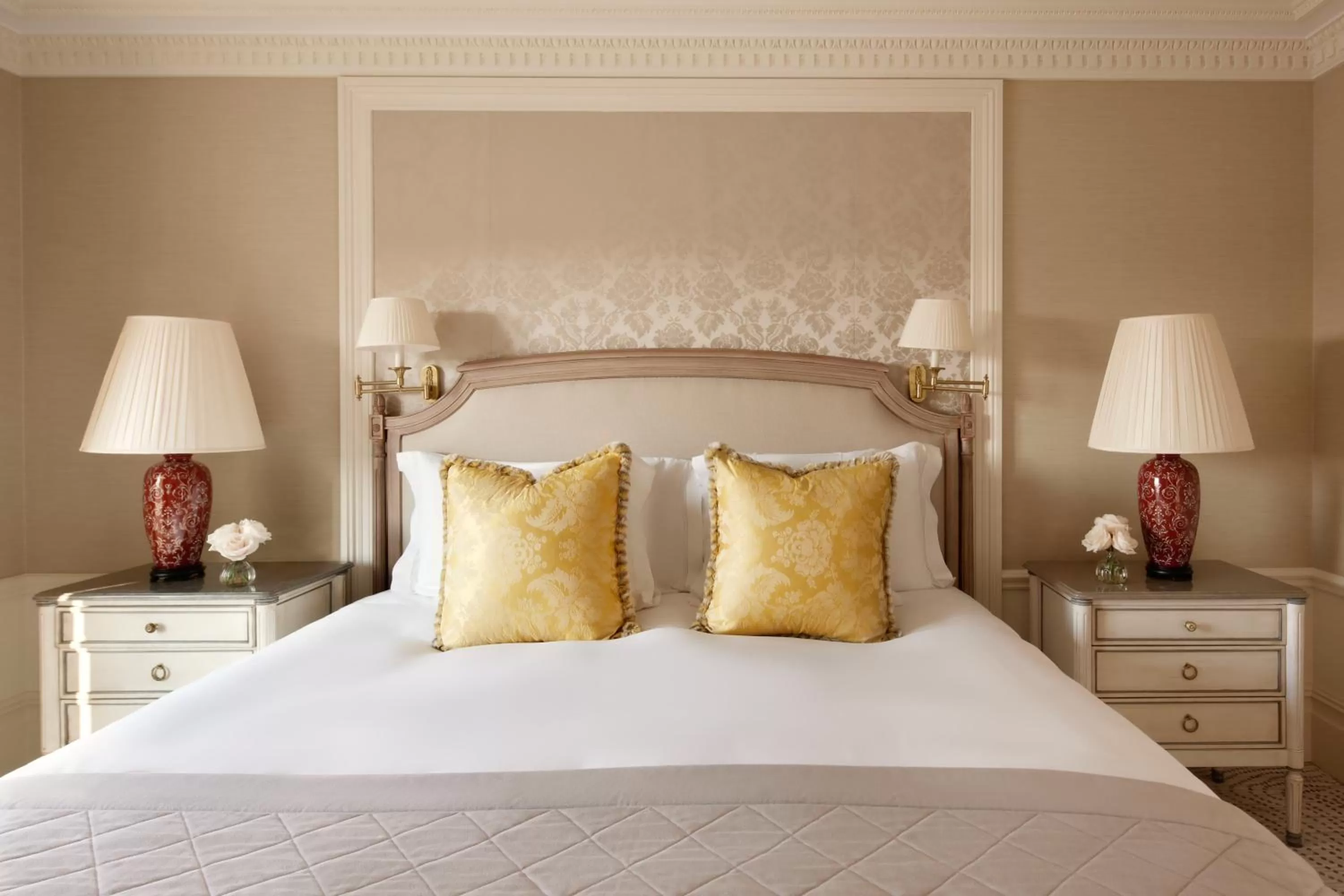 Bed in Beau-Rivage Genève