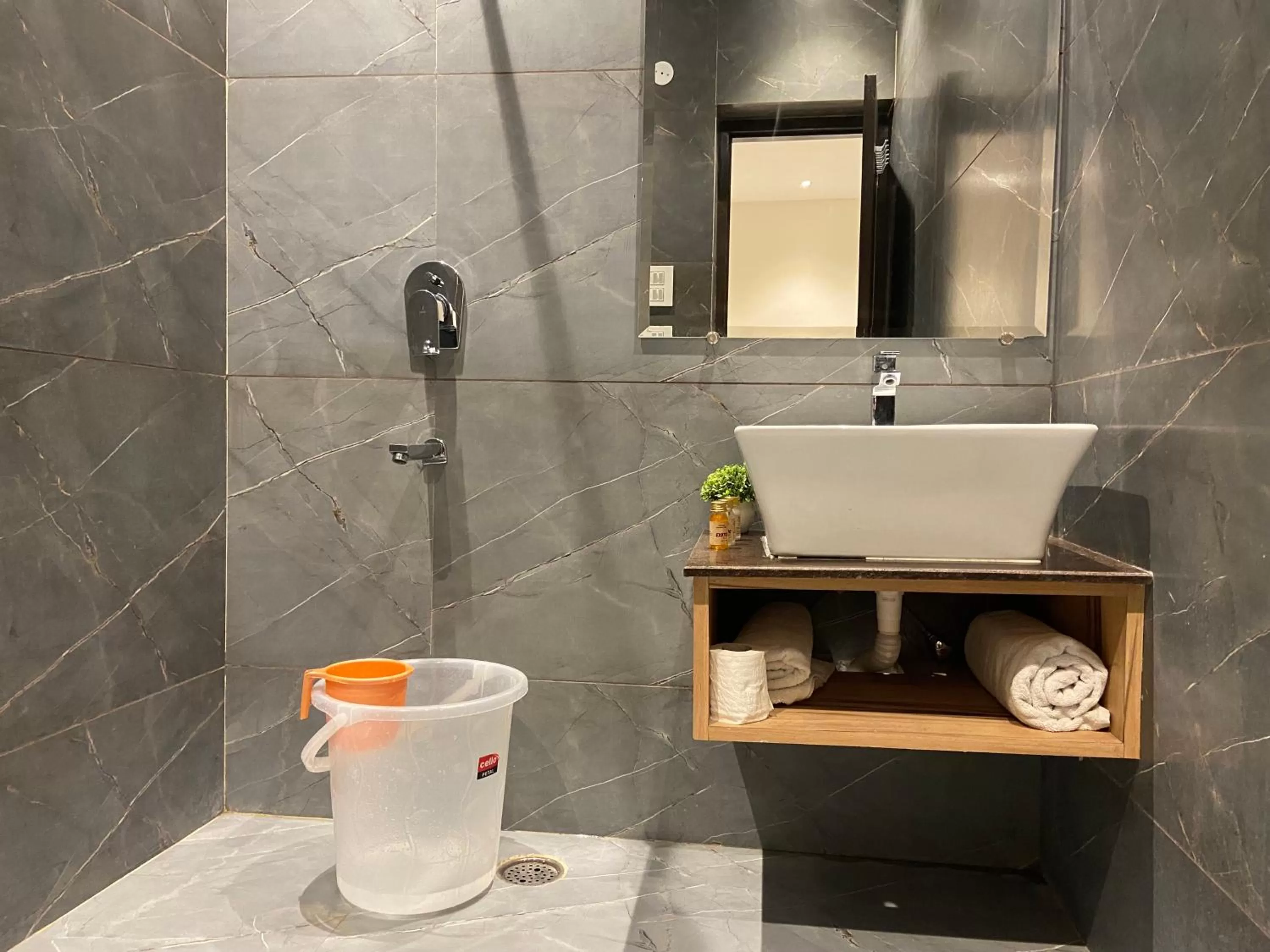 Bathroom in Hotel Exotic - 5 min walk from Golden Temple