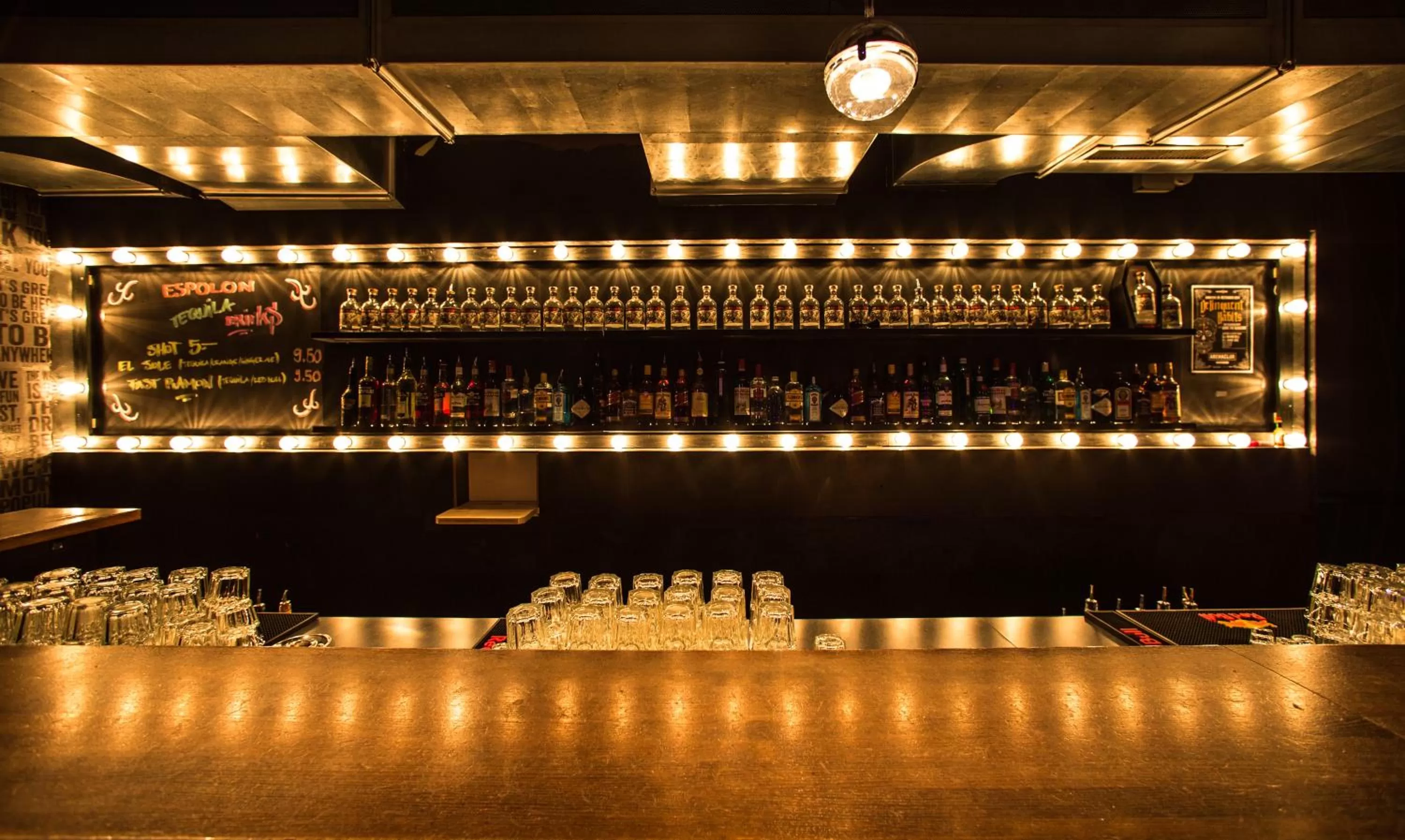 Nightclub / DJ in Arena Lodge