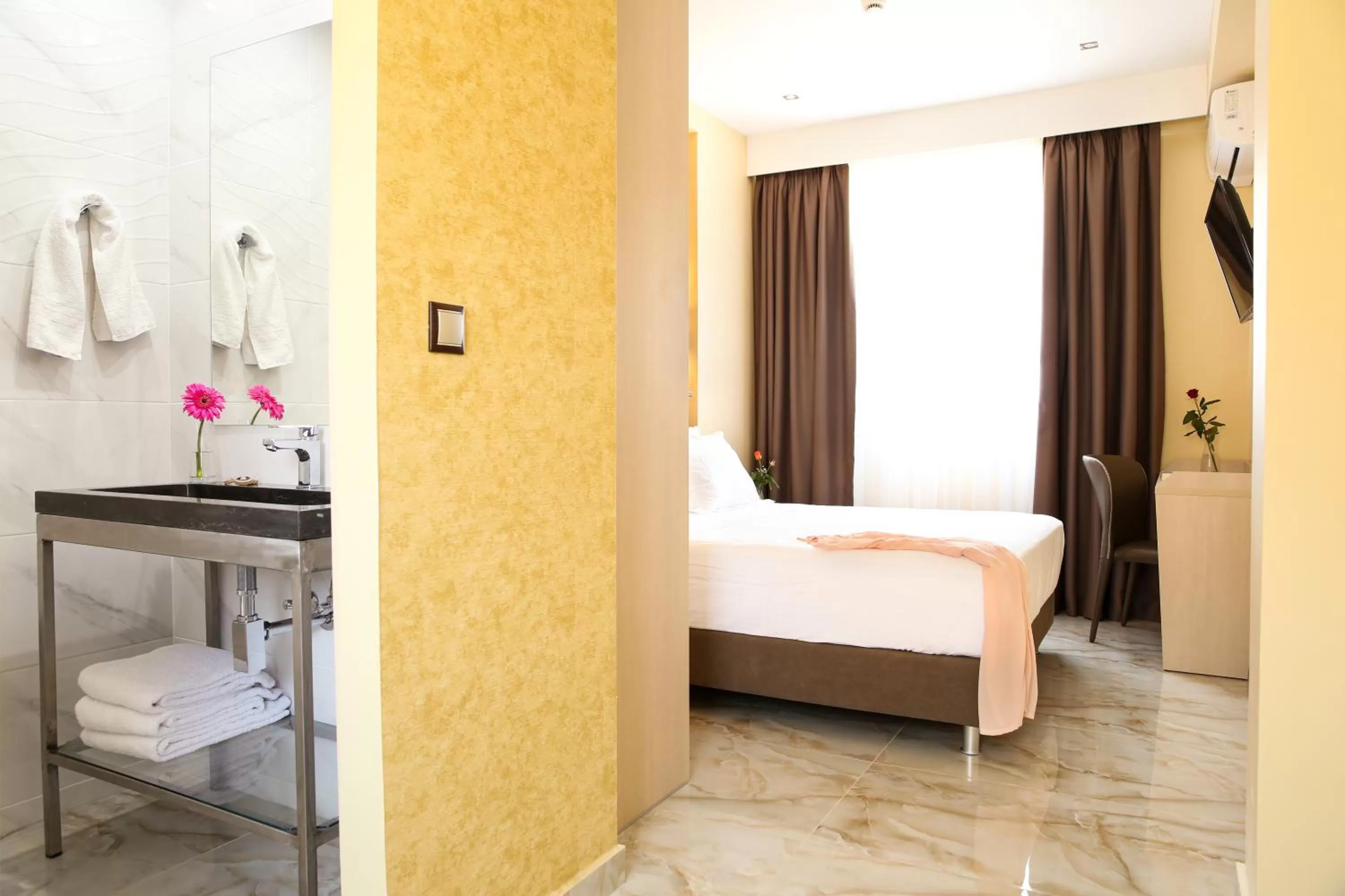 Bed in Athens Starlight Hotel