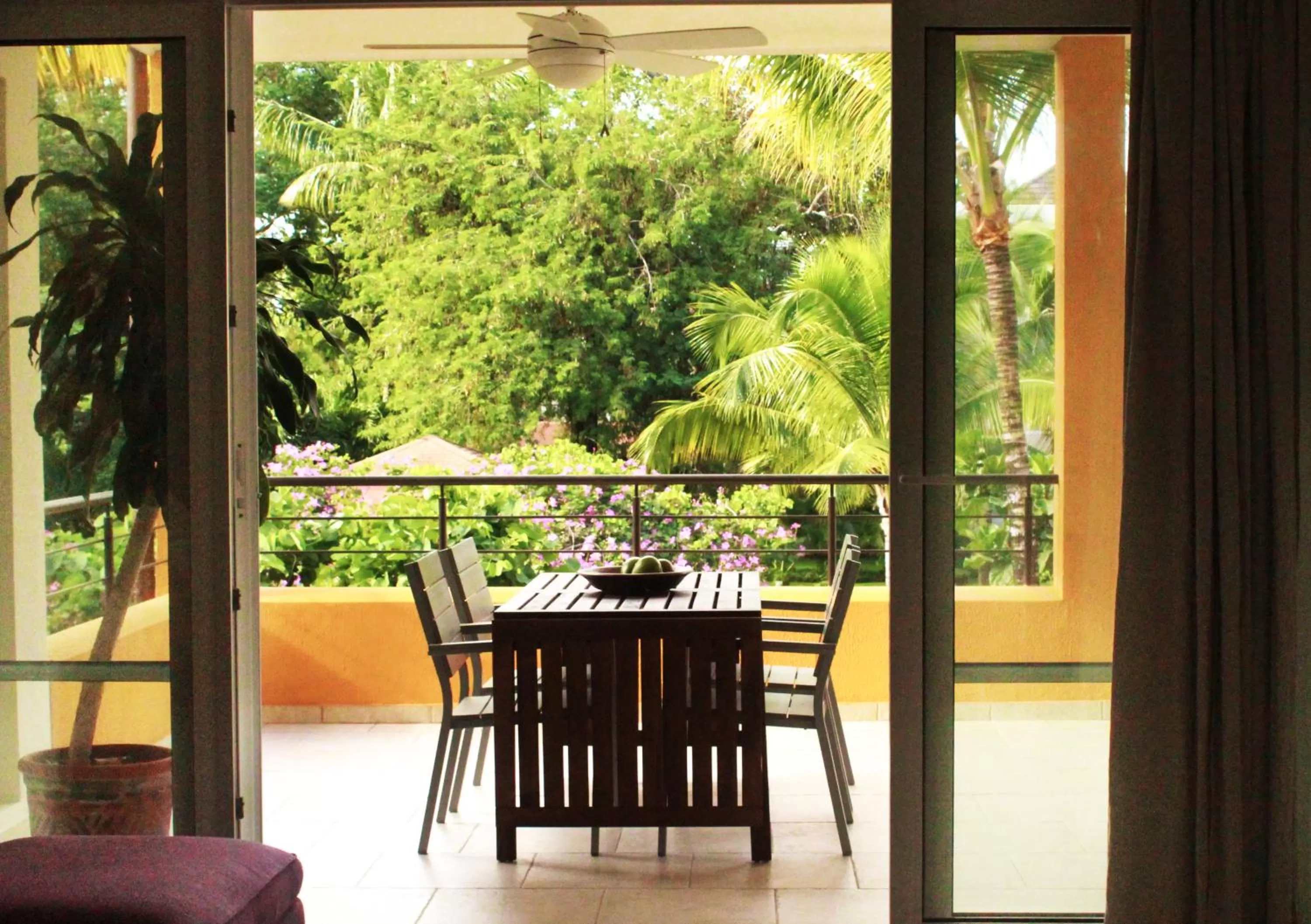 Day in Instyle Residences at Infiniti Blu