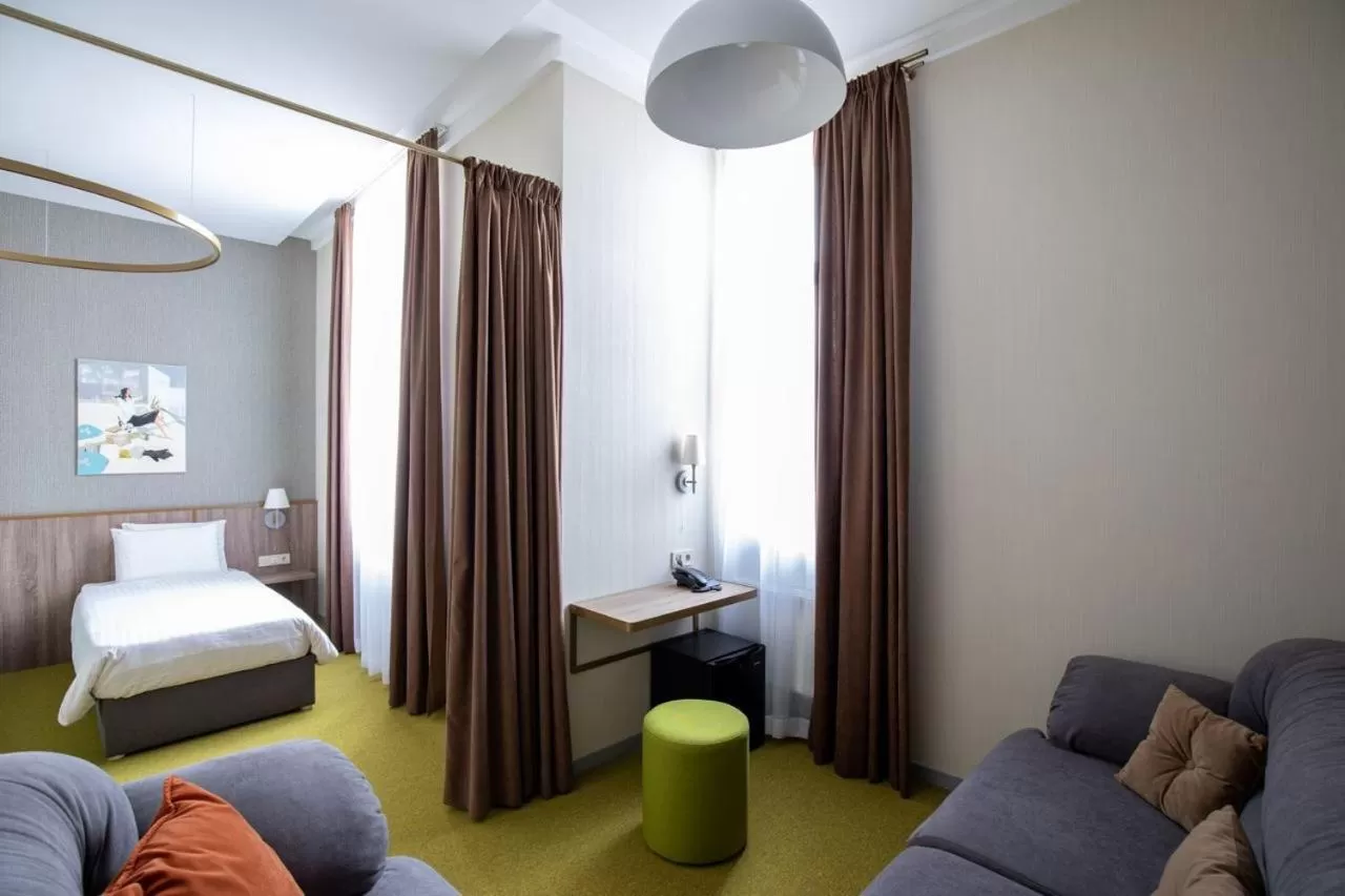 Bed in Four Rooms City