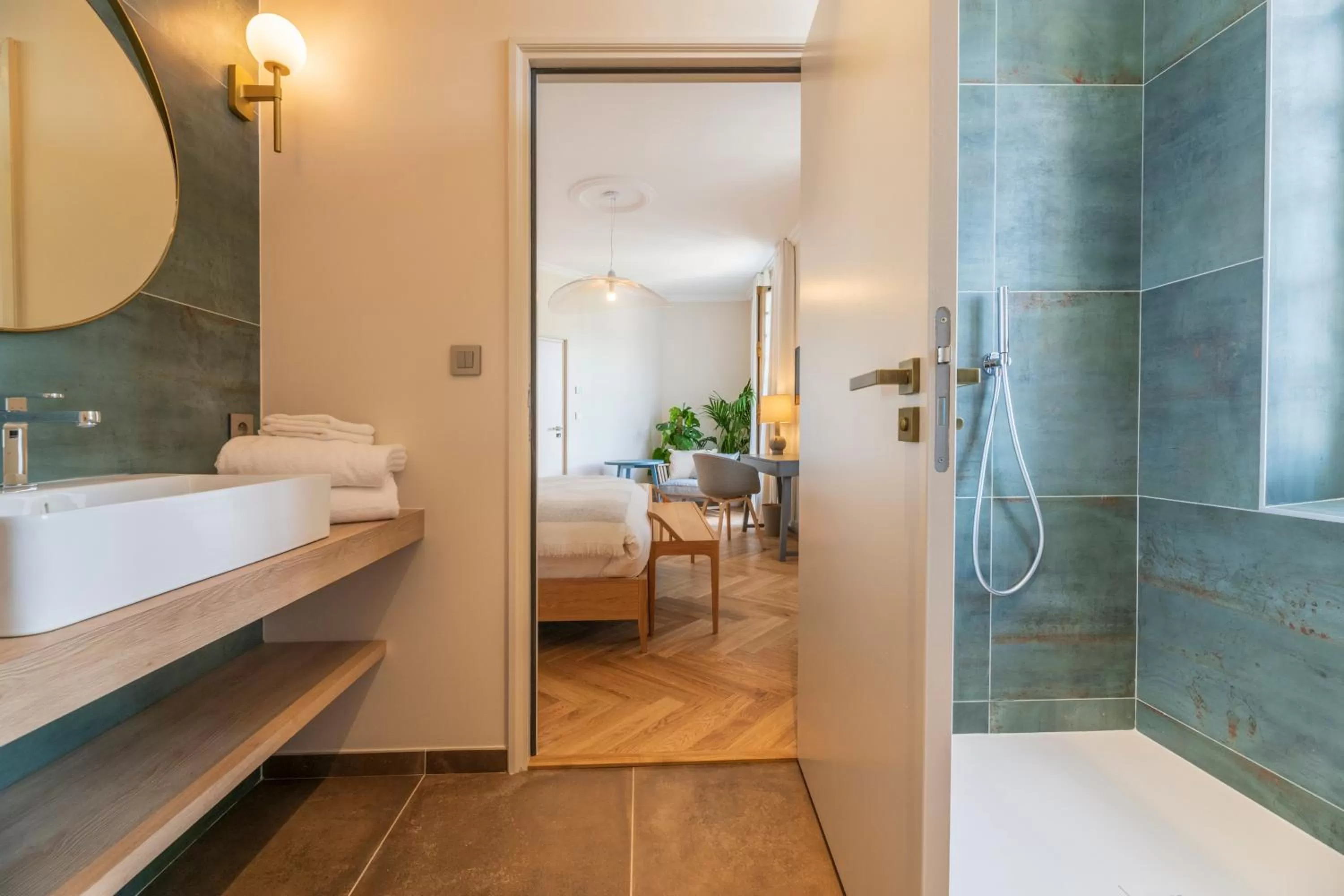 Bathroom, Bed in Belle Epoque