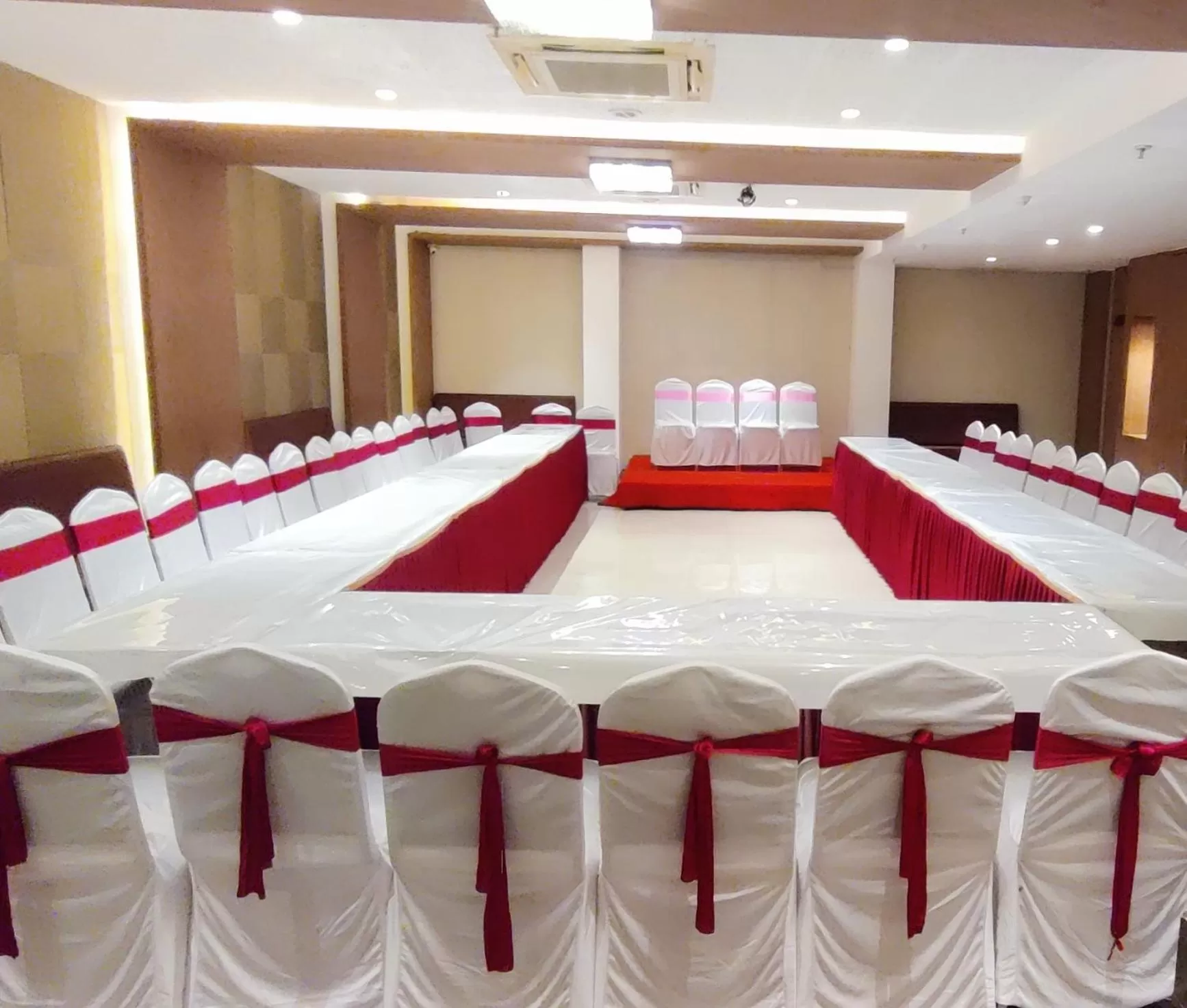 Business facilities in Grand Mookambika