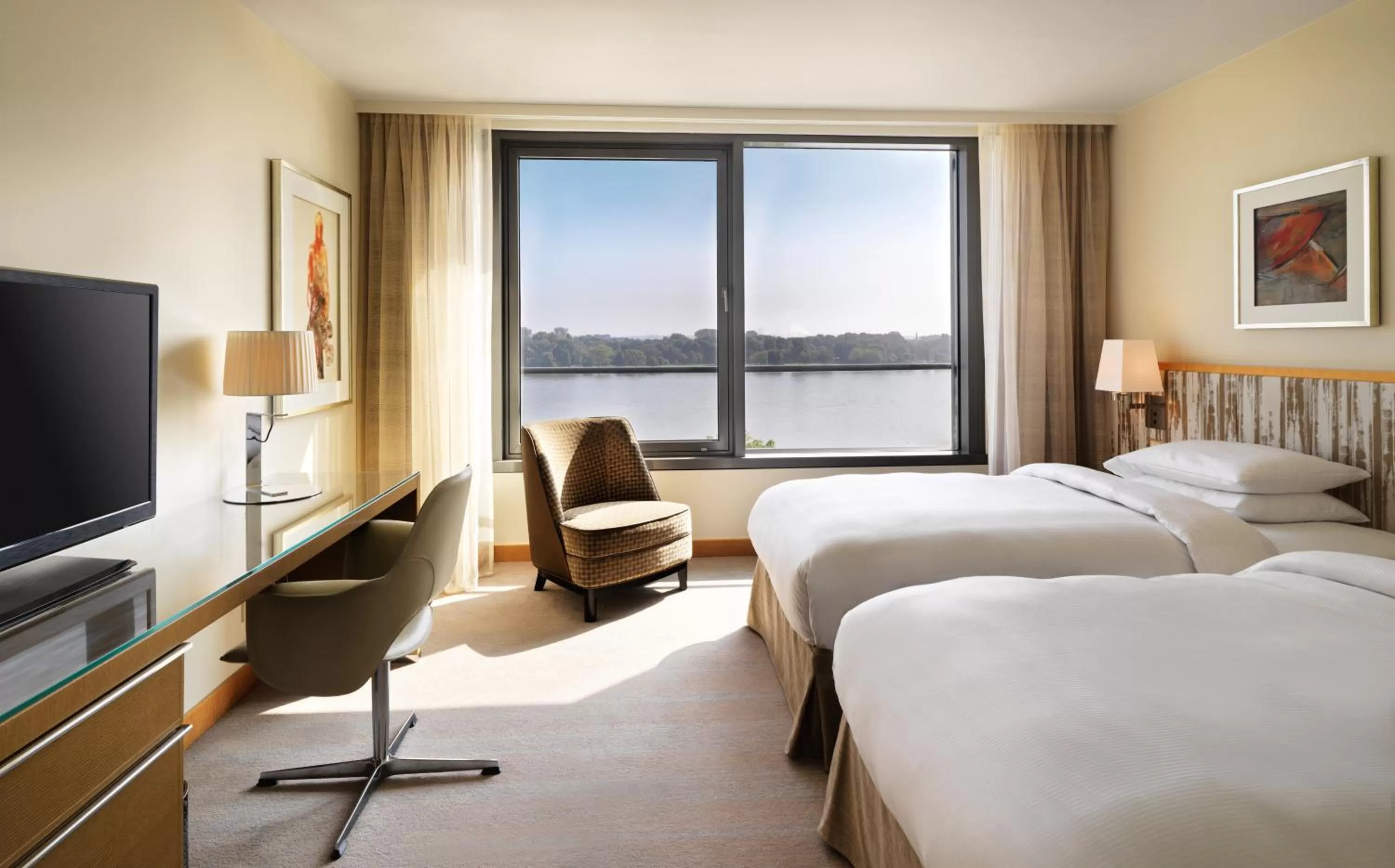 Twin Room with River View in Hyatt Regency Mainz