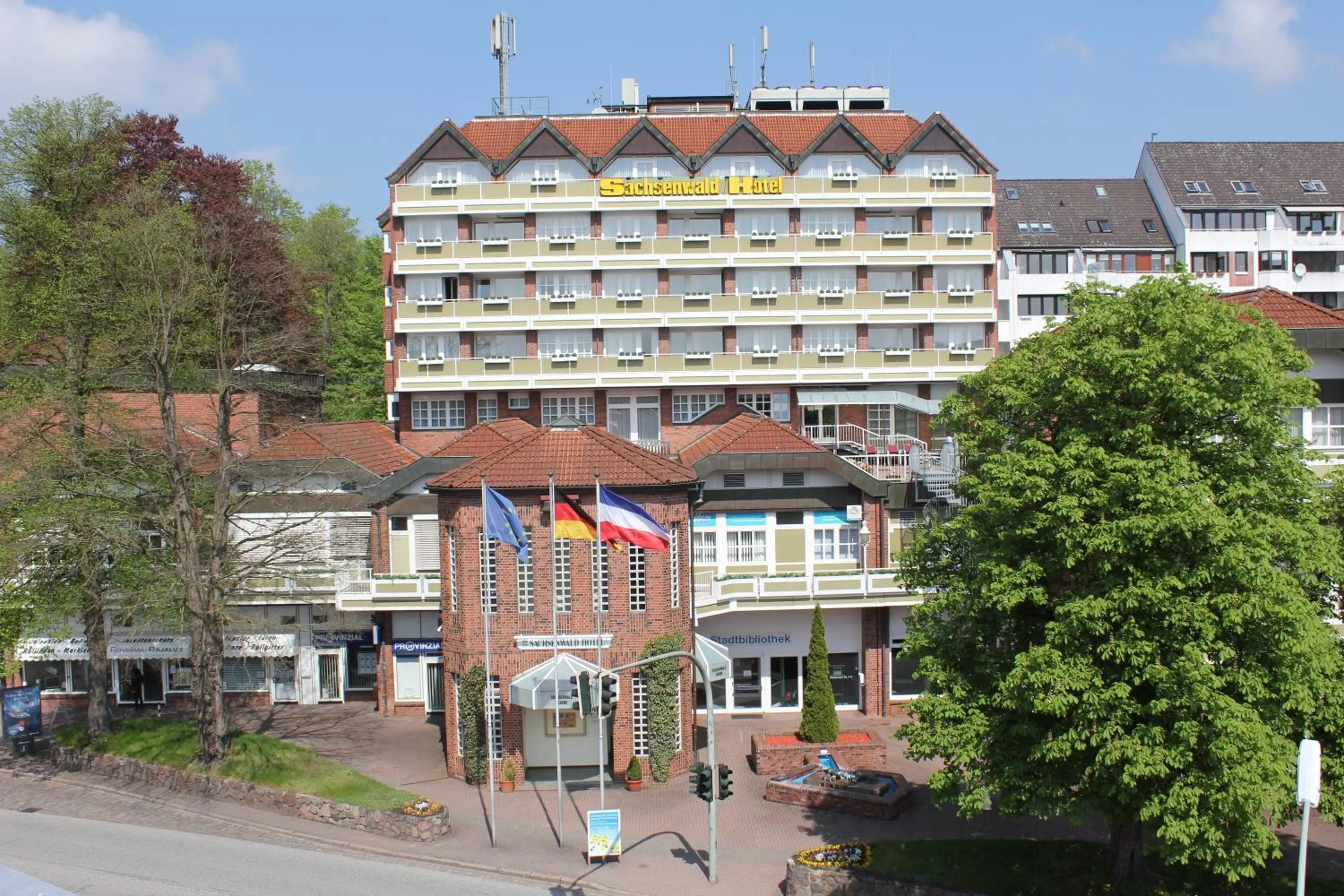 Facade/entrance in Sachsenwald Hotel Reinbek