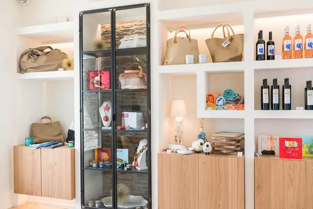 On-site shops in Boutique Hotel Villa Gala by Fimedhotels