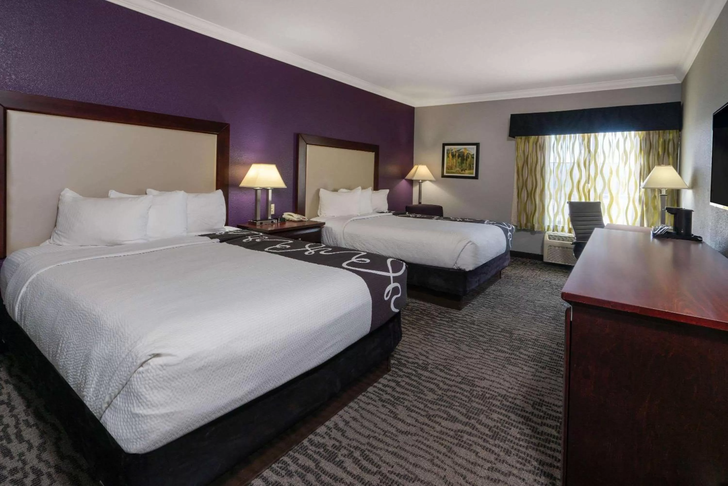 Bed in La Quinta Inn & Suites by Wyndham Loveland Estes Park
