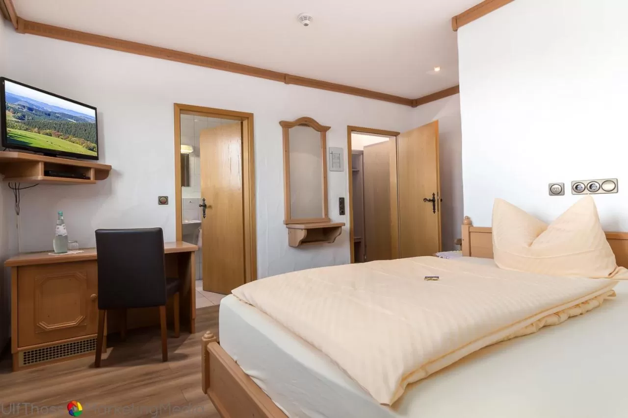 Bed in Hotel-Restaurant Haus Berkenbaum