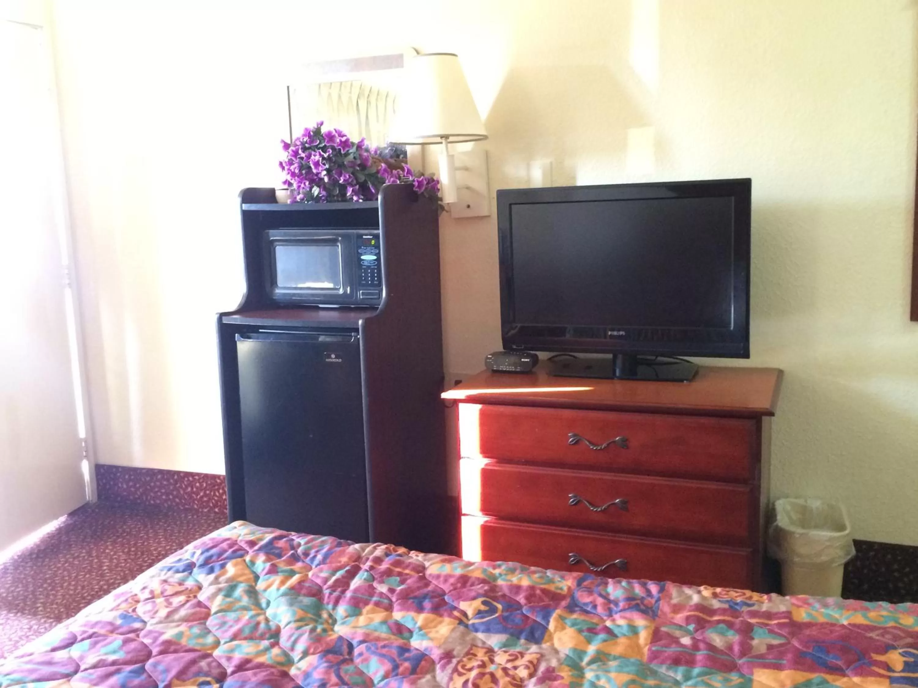 TV and multimedia, Bed in Carpet Inn