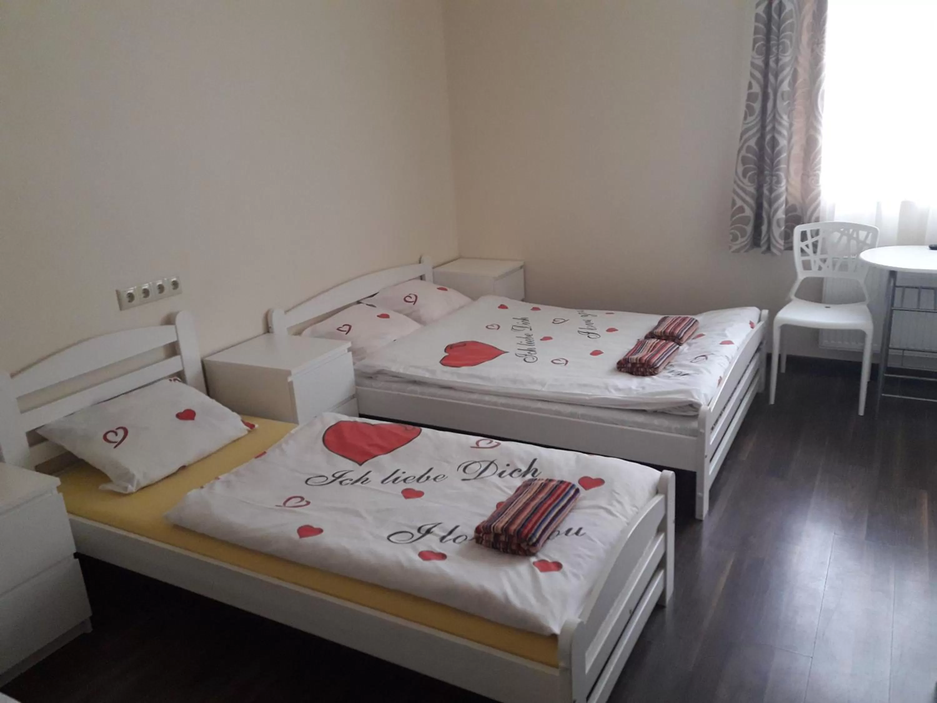 Shower, Bed in Happy Hotel