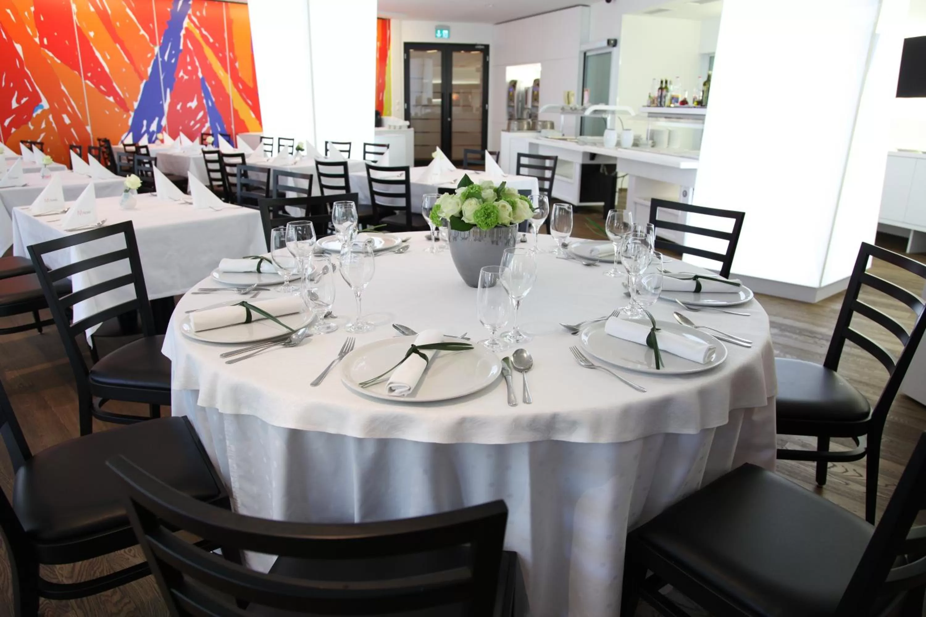 Restaurant/places to eat in M Hotel