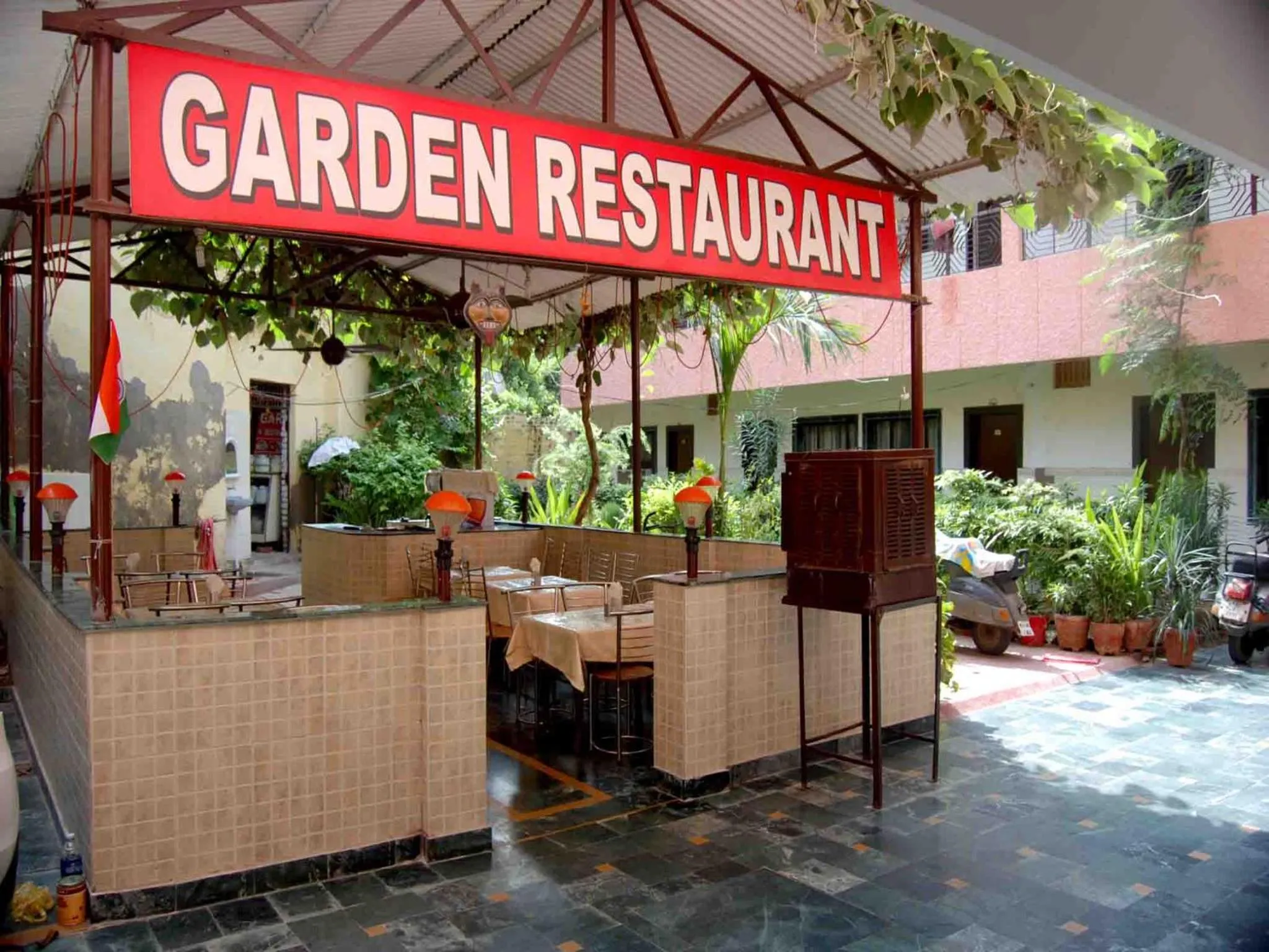Restaurant/places to eat in Hotel Sidhartha Walking Distance From TajMahal