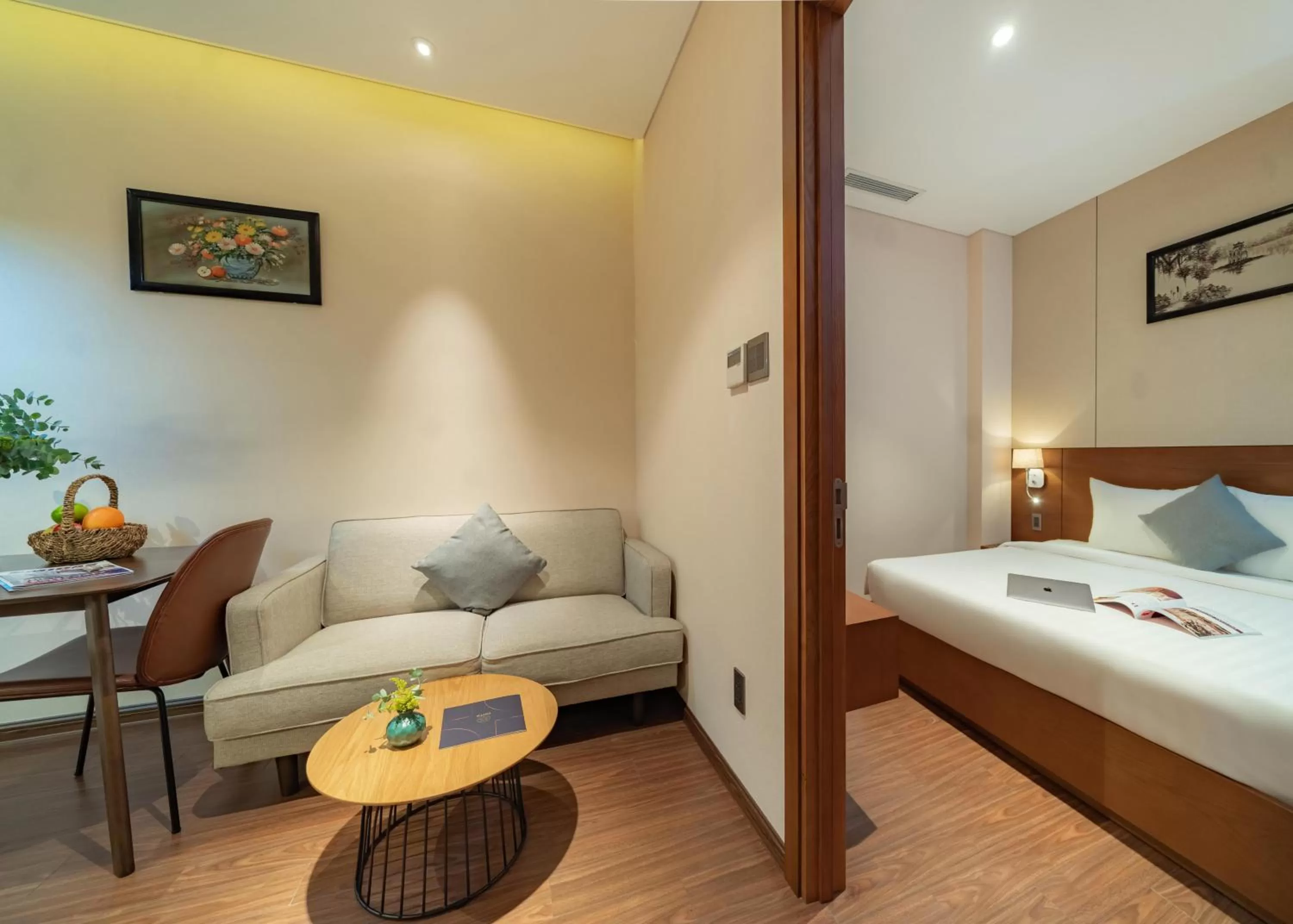 Living room, Bed in DHTS Business Hotel & Apartment