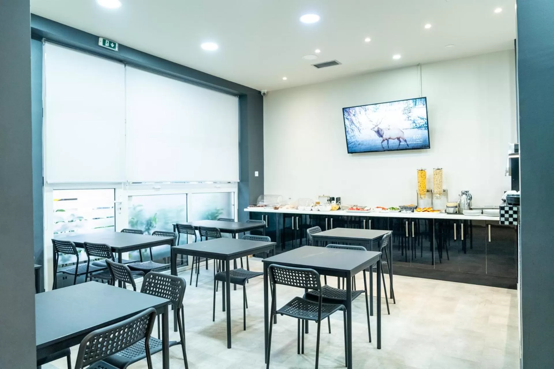 Restaurant/places to eat in New Amaryllis Hotel