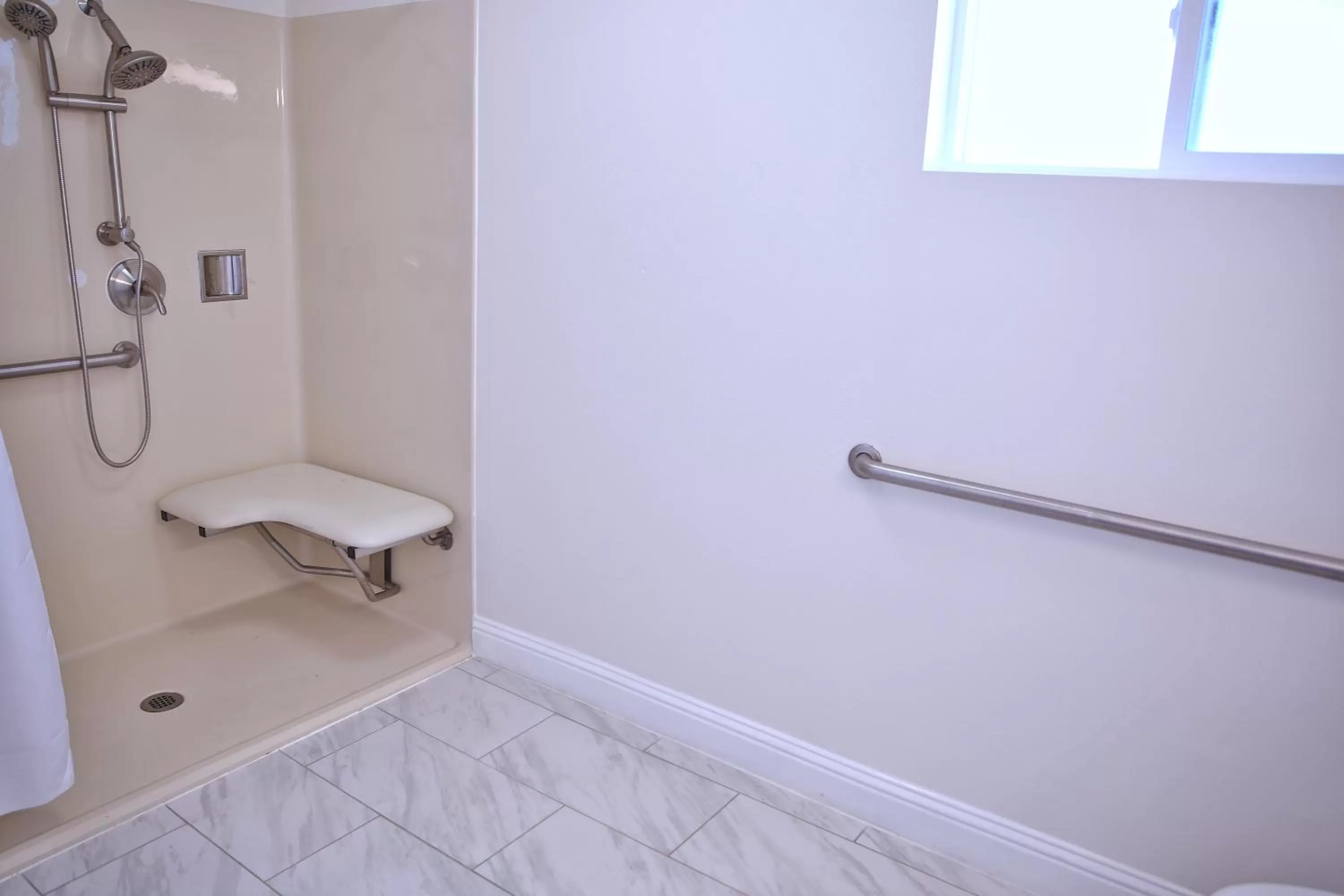 Bathroom in Travelodge by Wyndham Crescent City