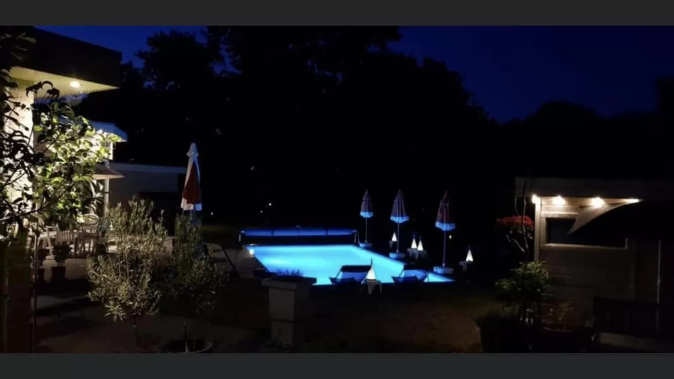 Pool view, Swimming Pool in B&B Maison Saint Tropez Eindhoven