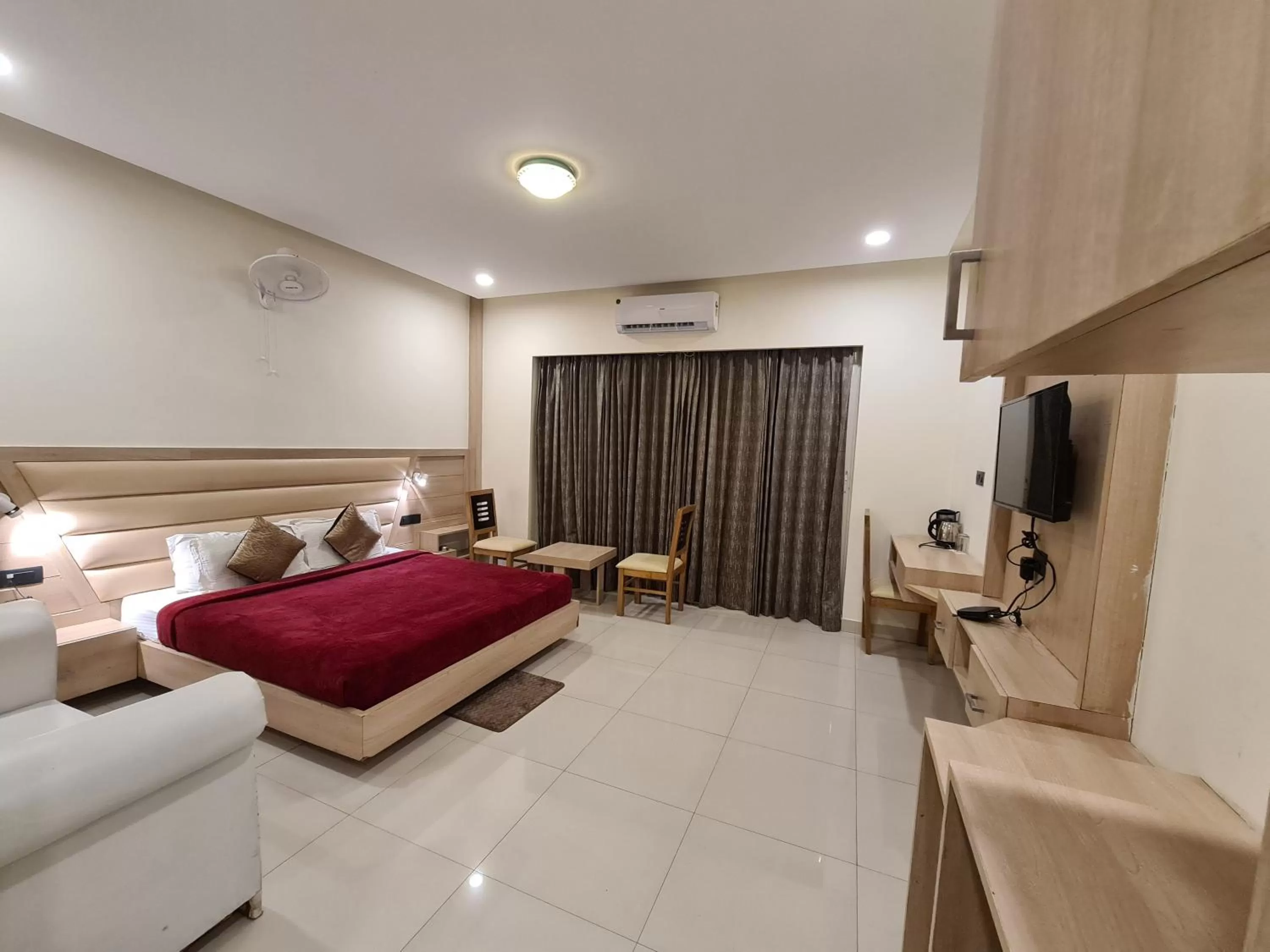 View (from property/room), Bed in Hotel Rajpur Heights