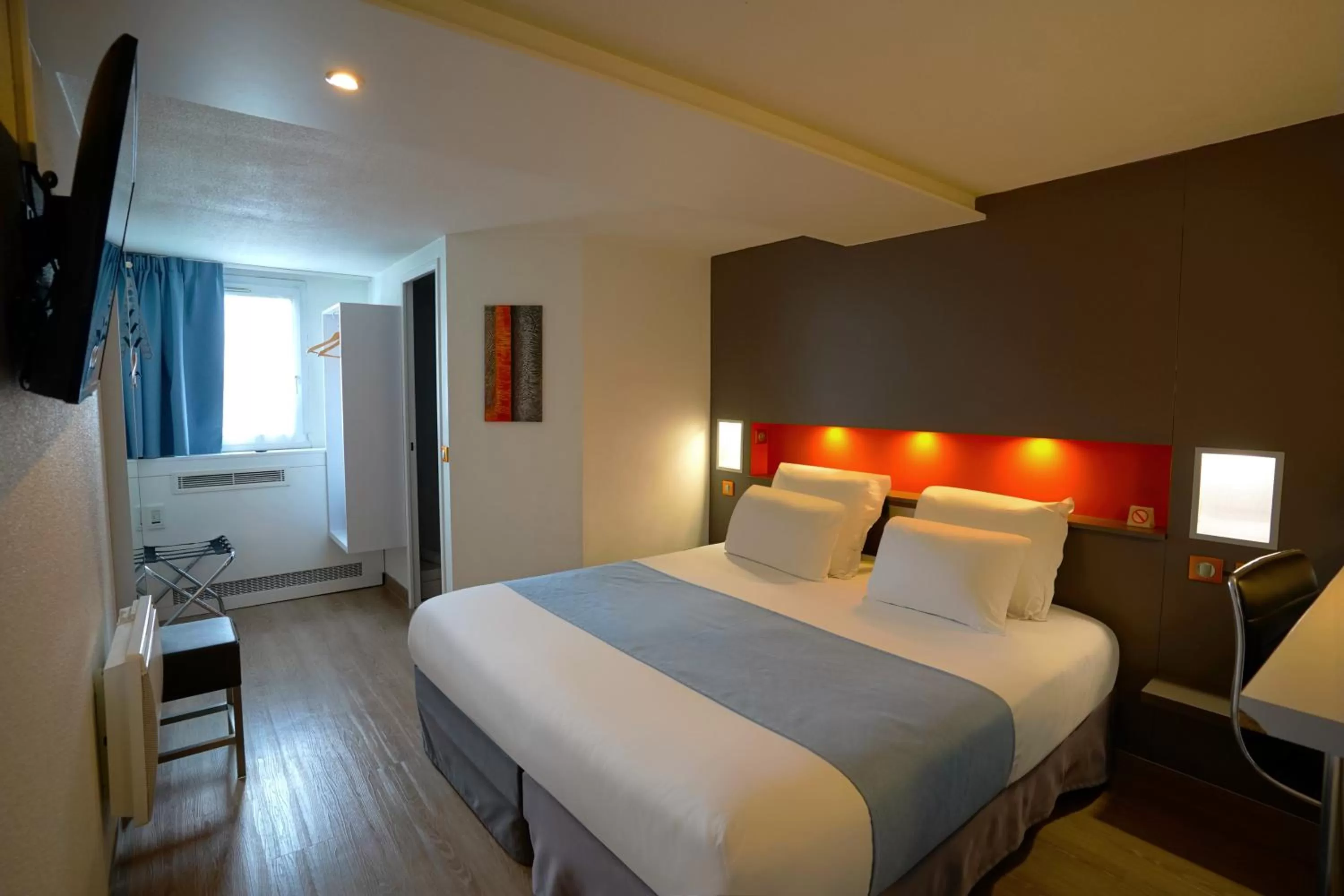 Photo of the whole room, Bed in Hôtel Best Western The Wish Versailles