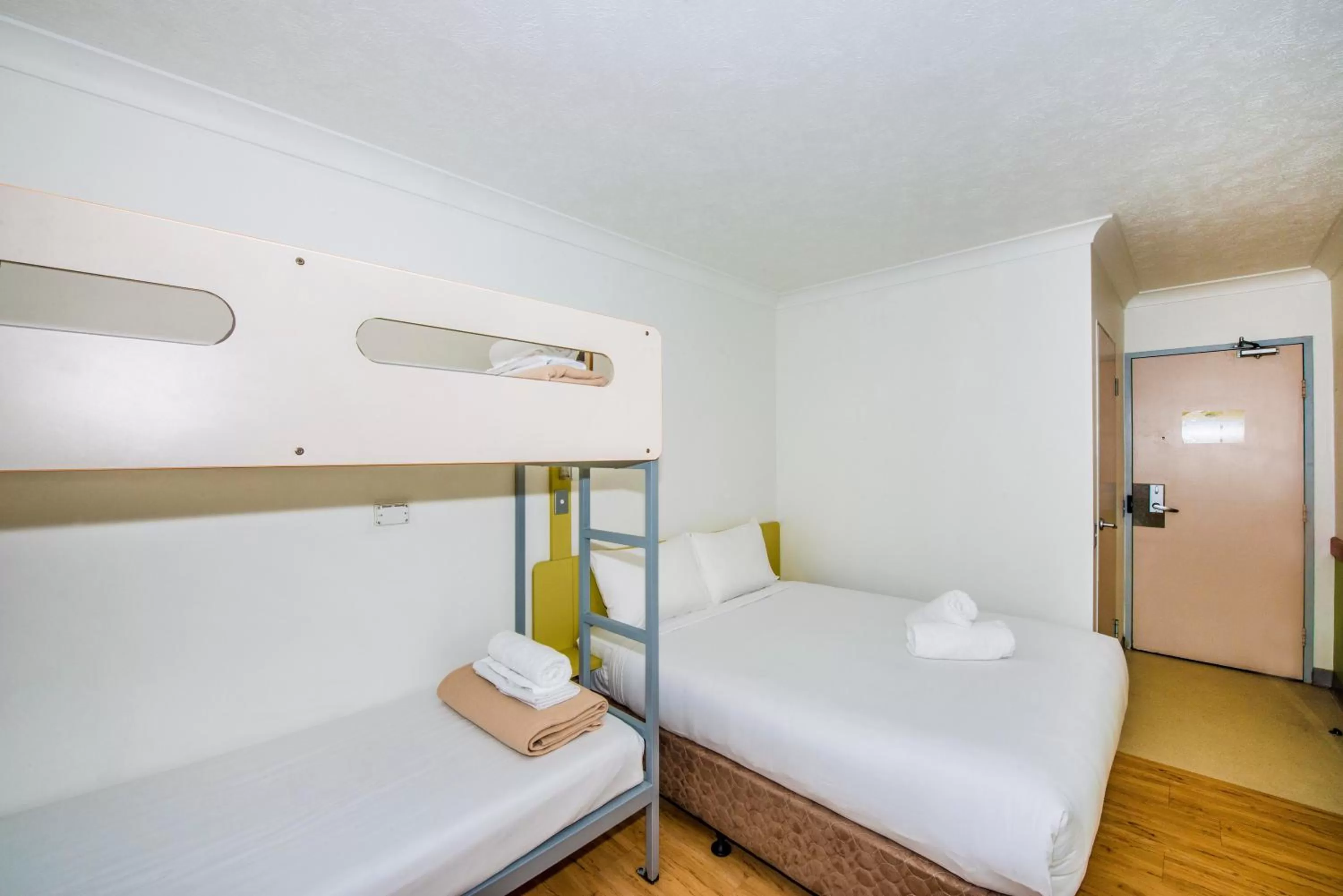 Photo of the whole room, Bed in ibis Budget Brisbane Airport