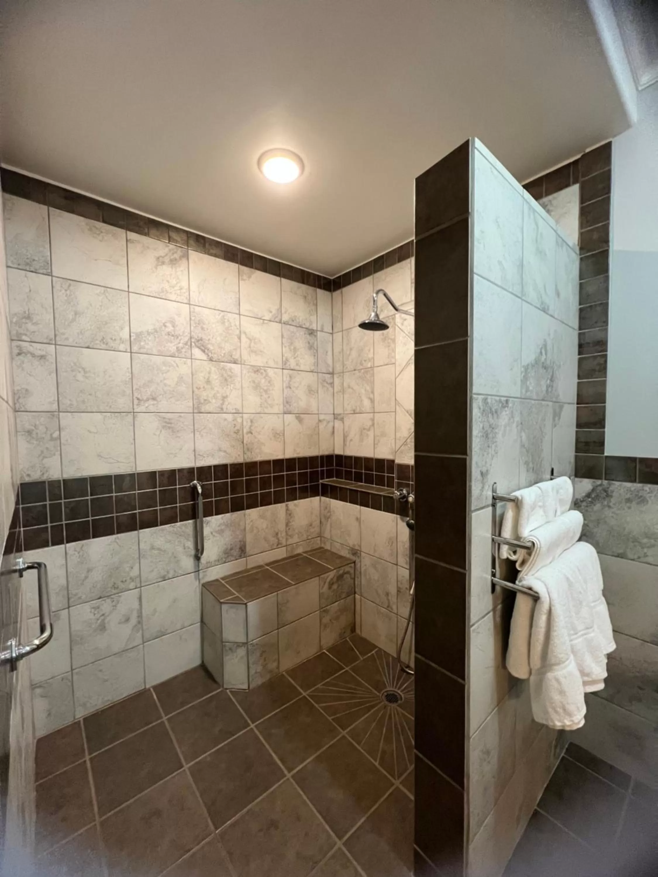 Shower in Wells Gray Inn