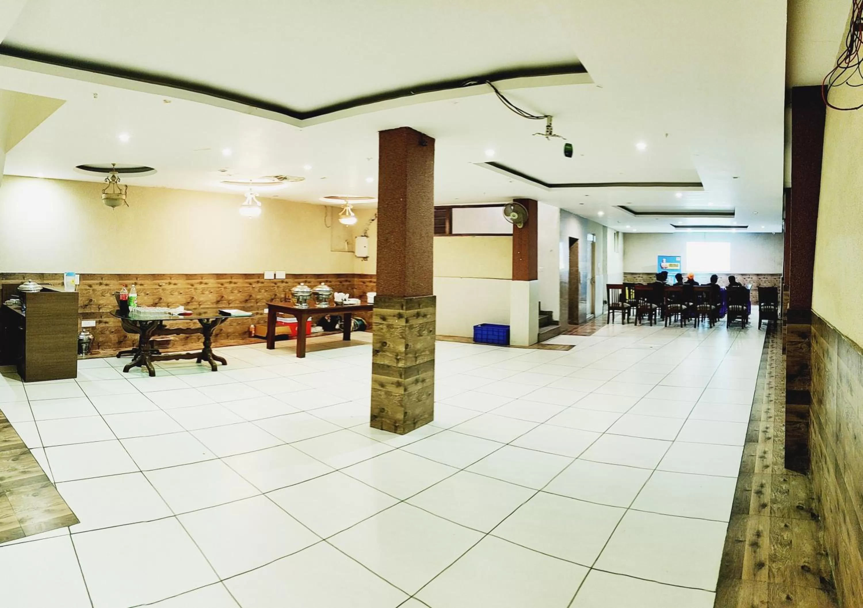 Restaurant/places to eat in Hotel Pride